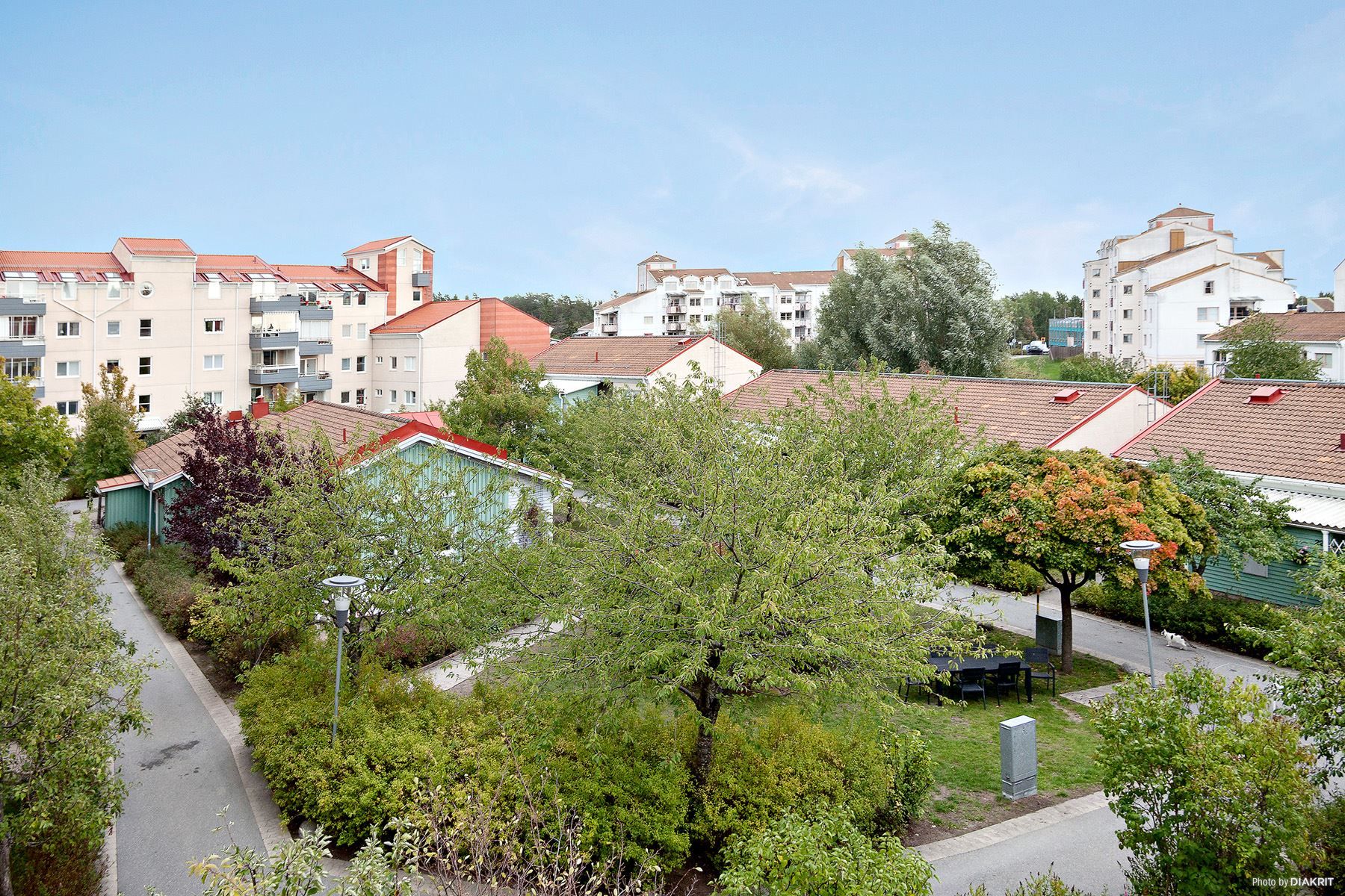 Trevlig grönskande innergård, bild tagen från nr 36