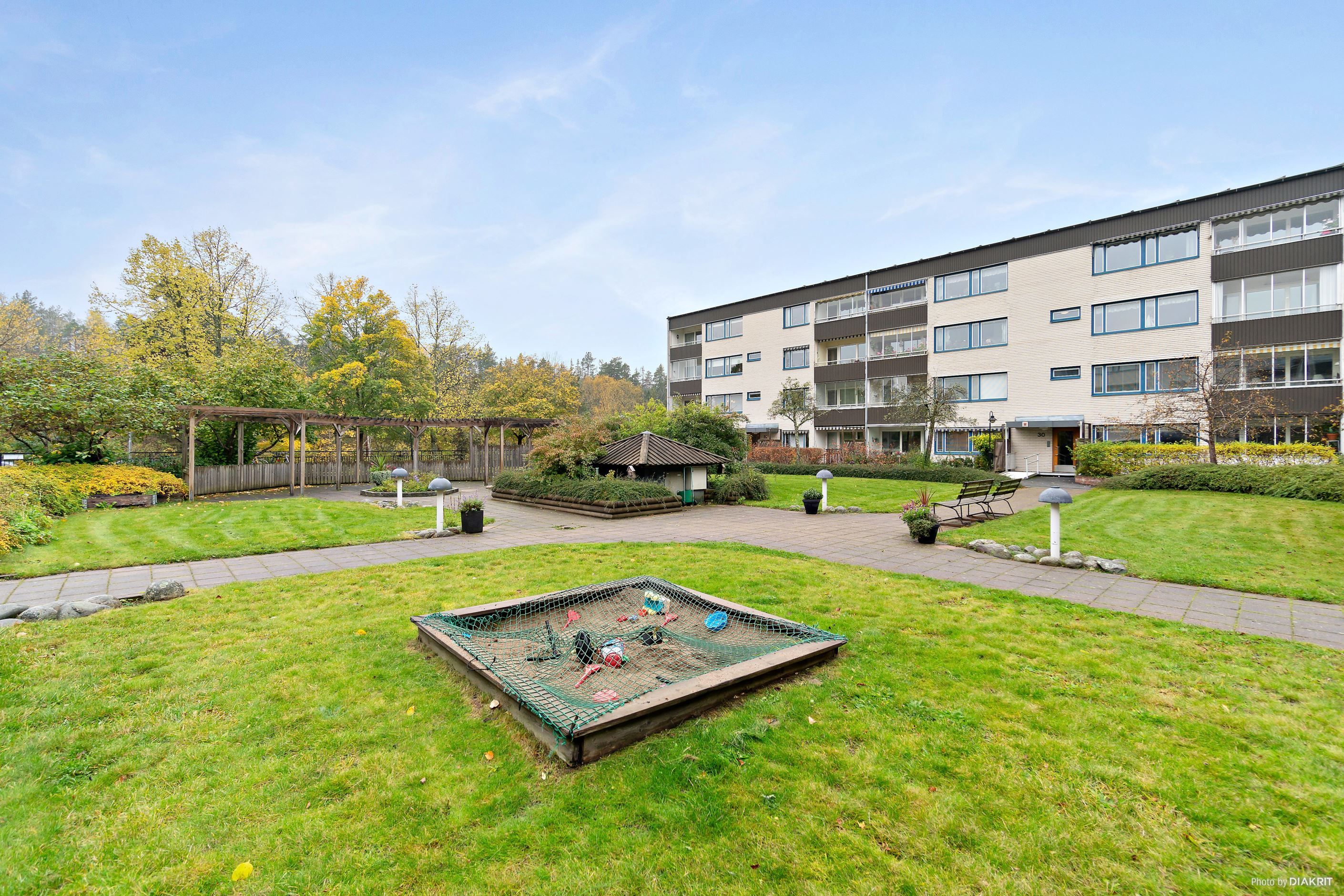 Gemensam gård med plats för både umgänge och lek