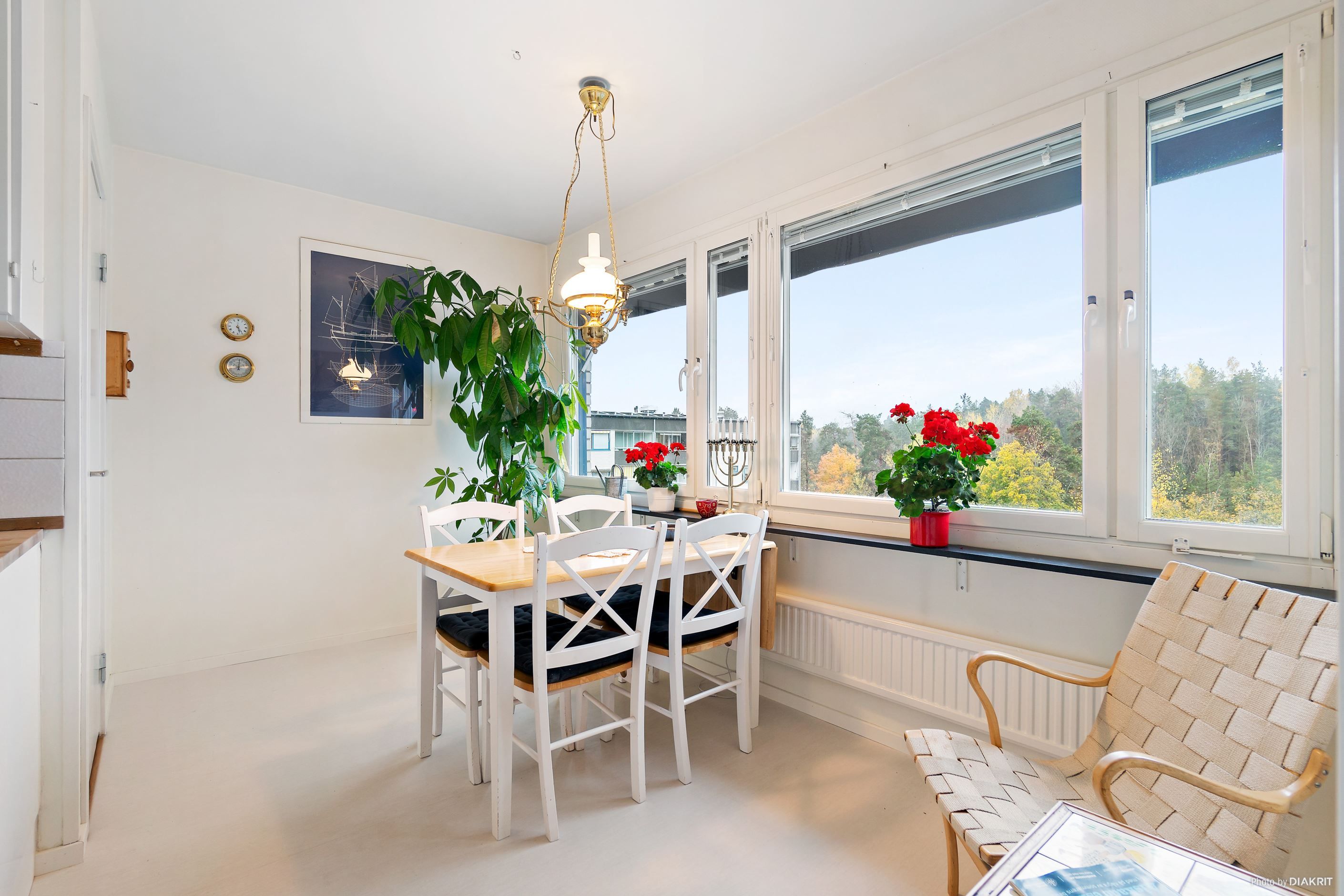 Plats för matgrupp i köket