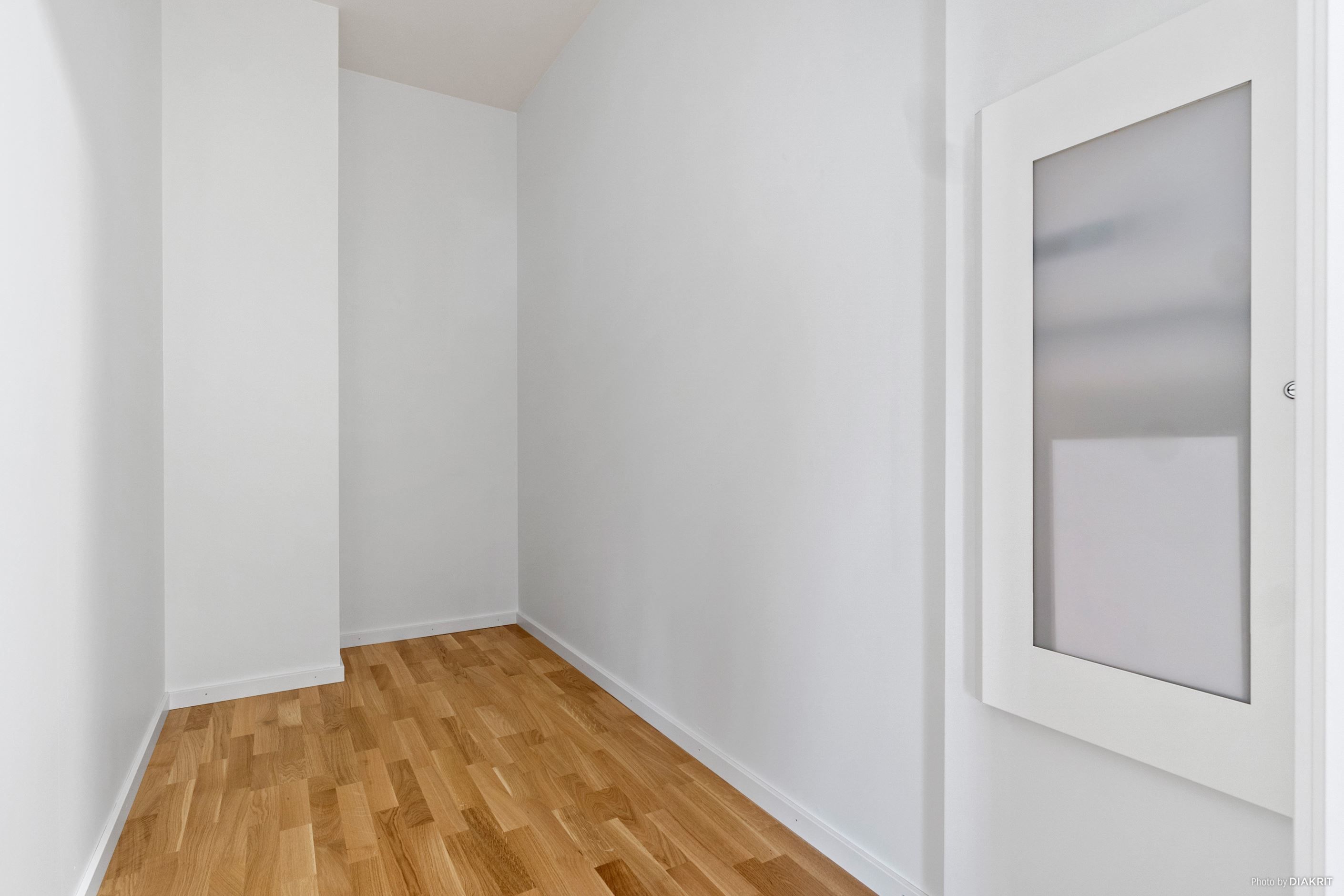 Lägenhetens förråd ligger med ingång från hallen