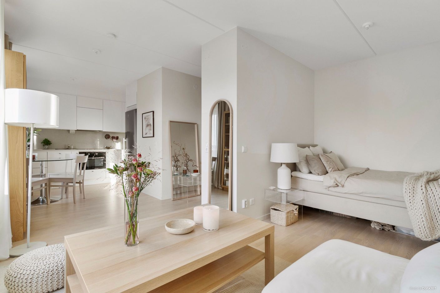 Optimalt planerad med plats för både soffhörna, sovalkov och matbord