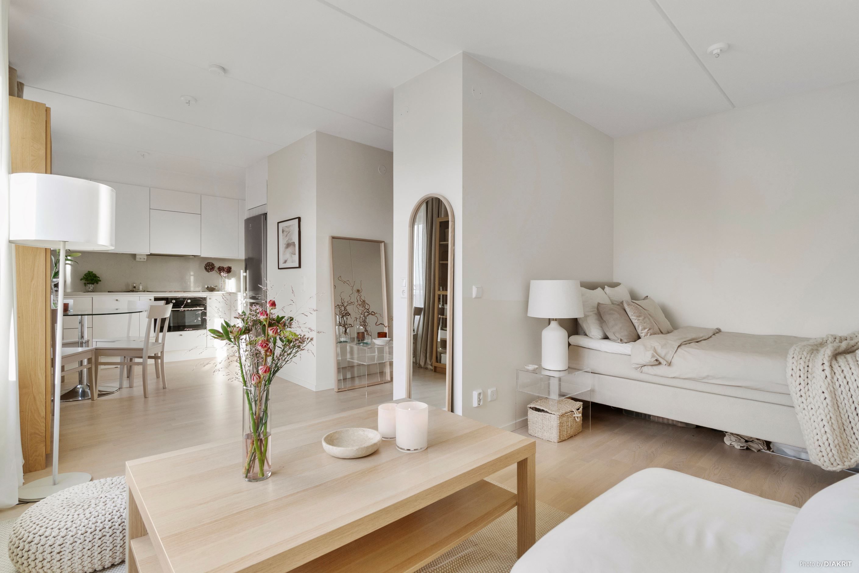 Optimalt planerad med plats för både soffhörna, sovalkov och matbord