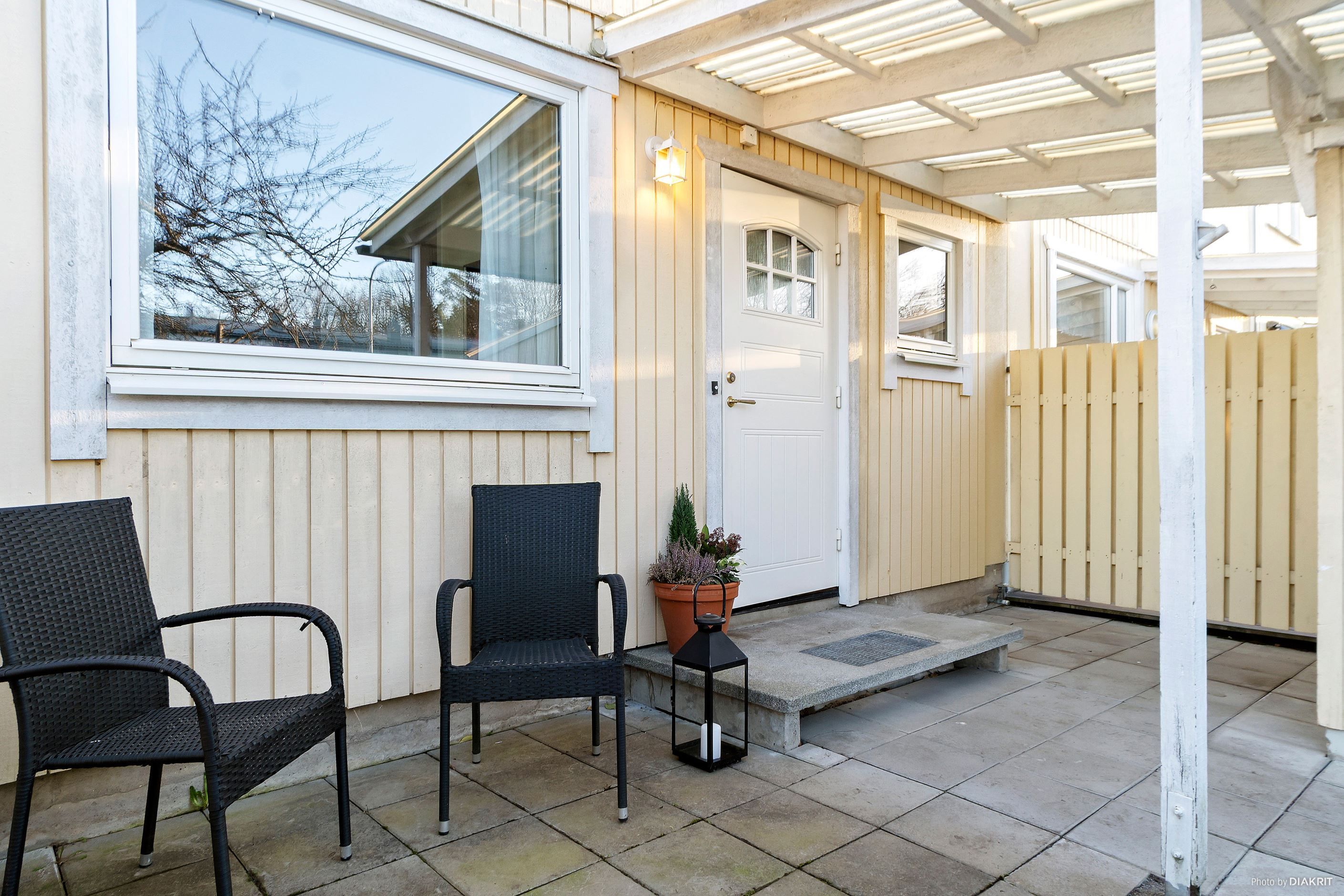 Uteplats vid entrén