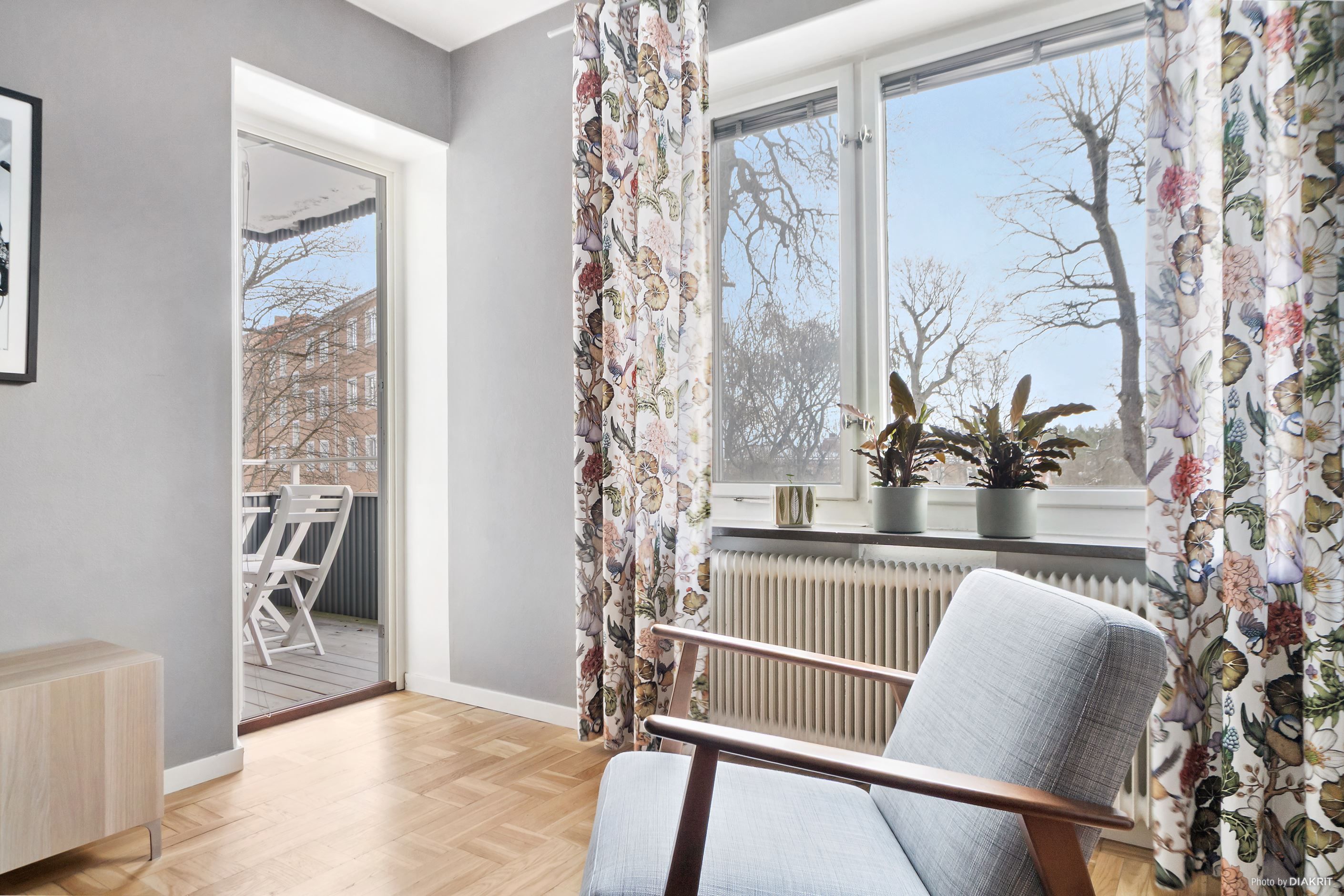 Utgång till balkong i vardagsrummet