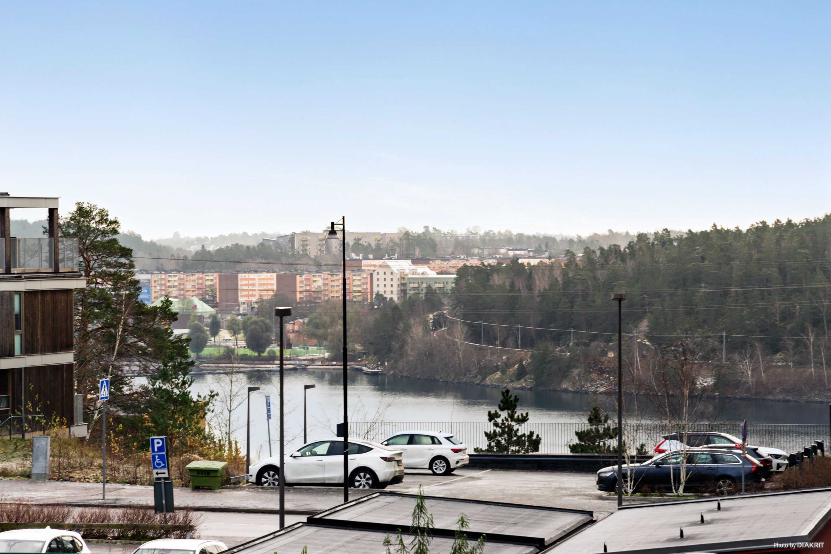 Utsikt mot vattnet från balkongen