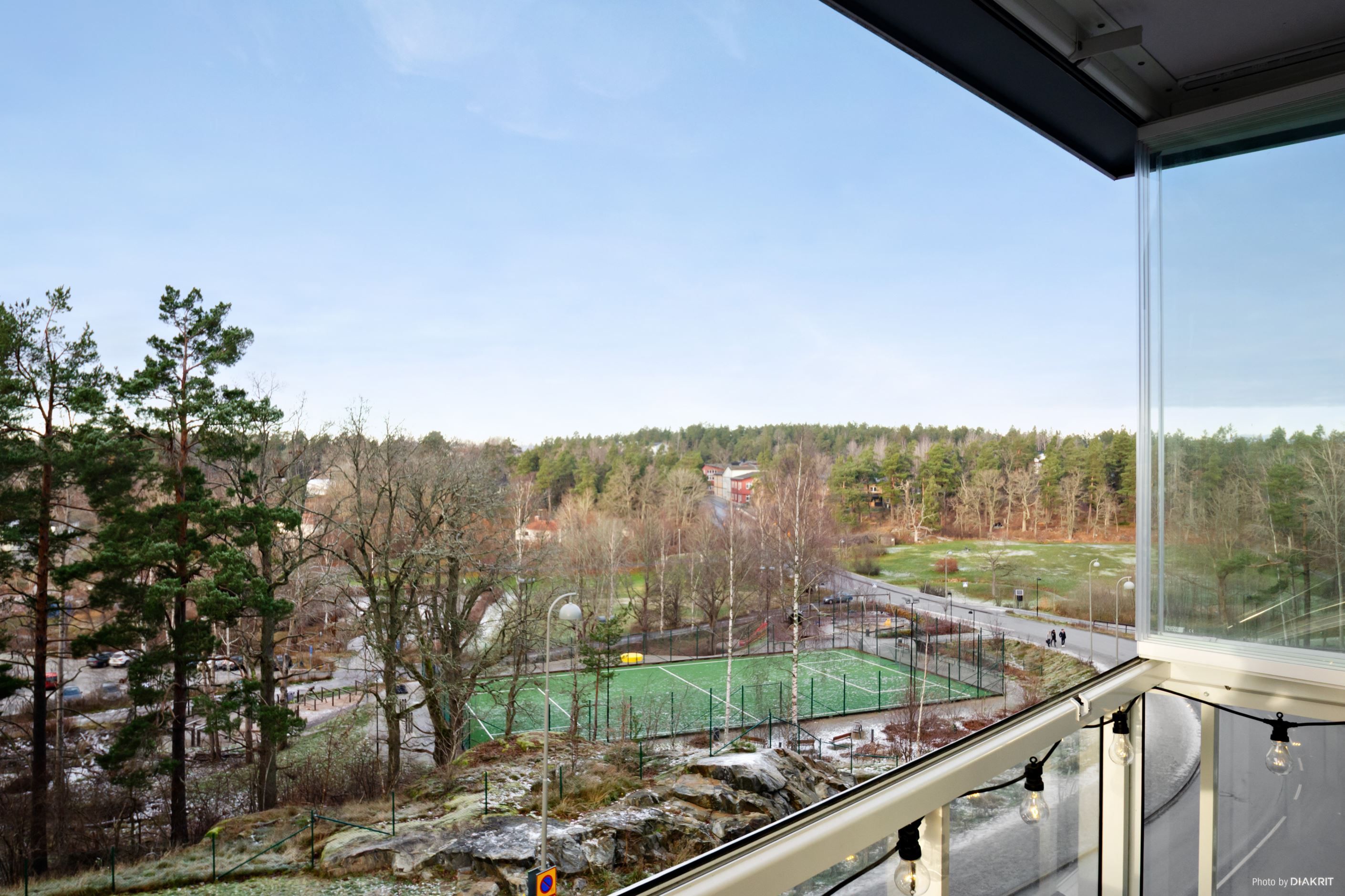 Högt och fritt läge, utsikt från lägenhetens andra balkong