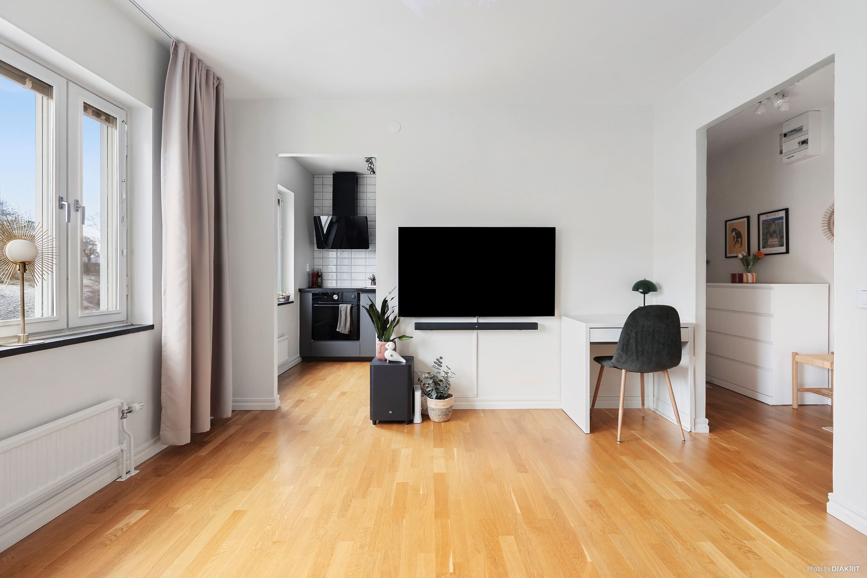 Plats för arbetsplats eller matgrupp i allrummet