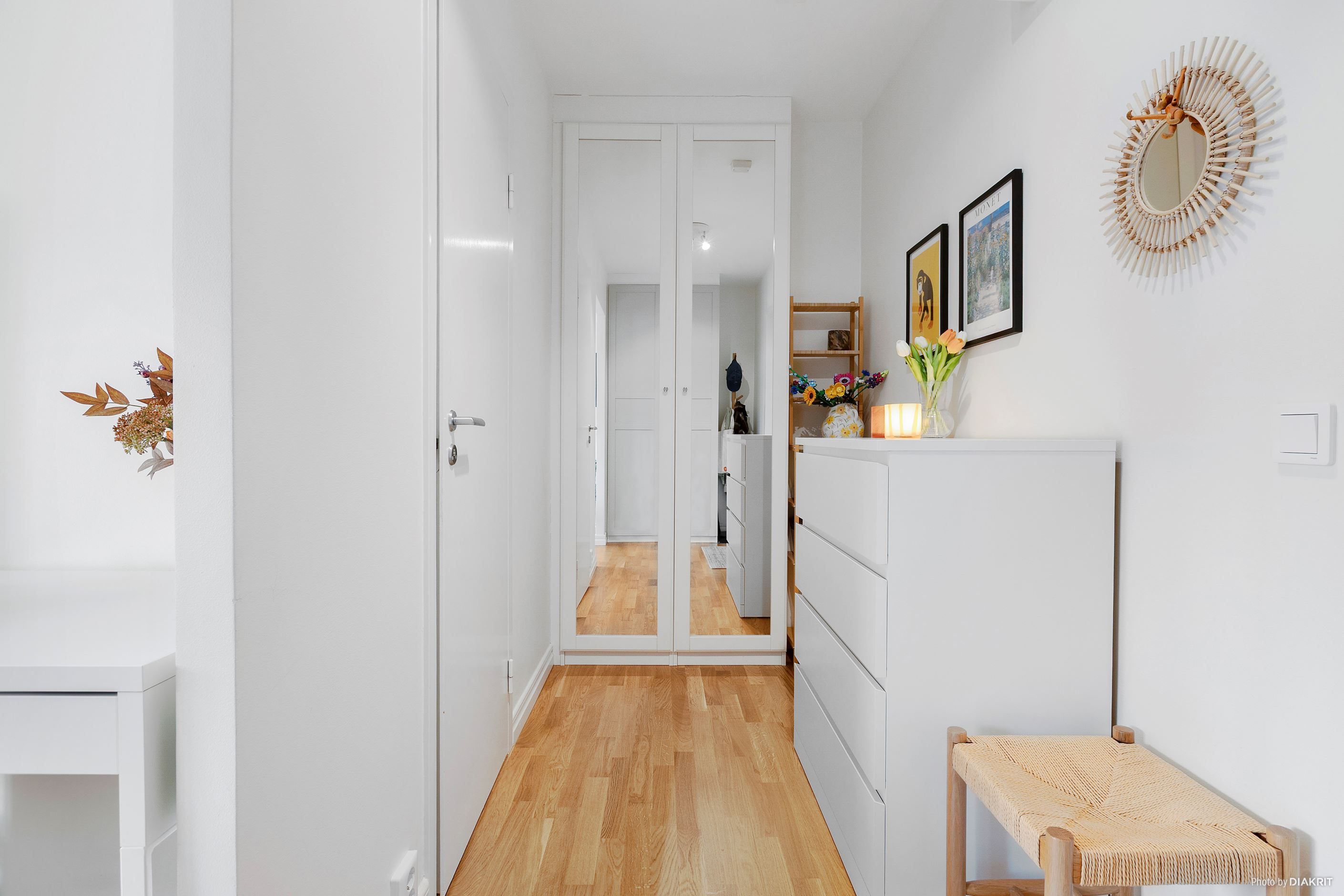 Rymlig hall, med goda förvaringsmöjligheter