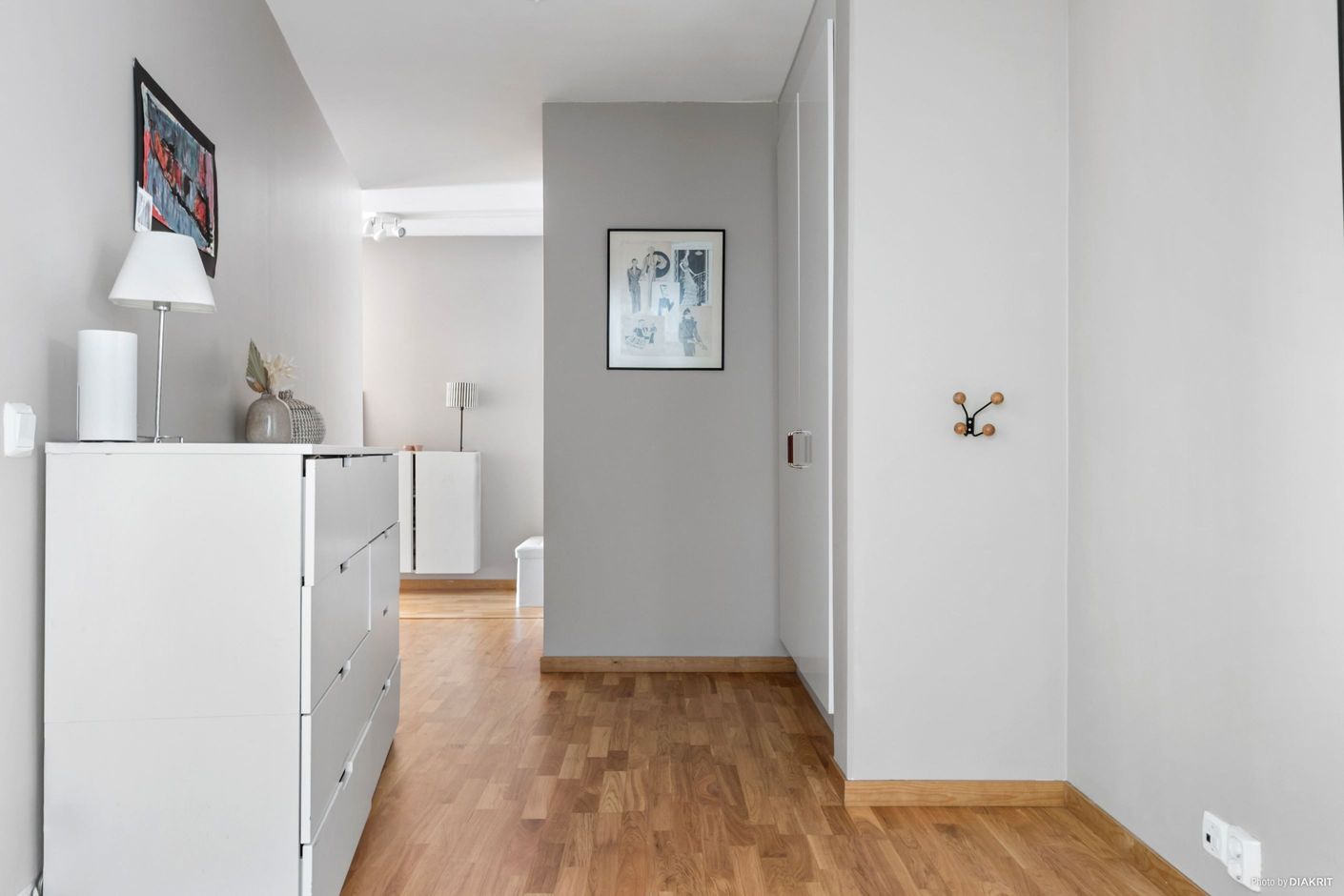 Inre hall, garderobsförvaring