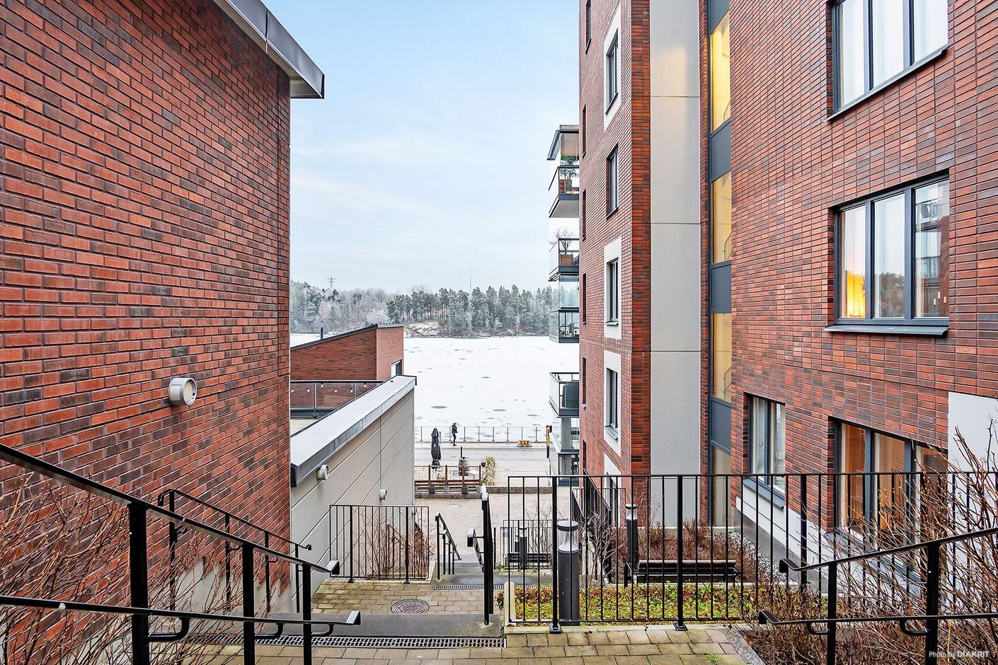 Trappor mellan husen ner till kajen