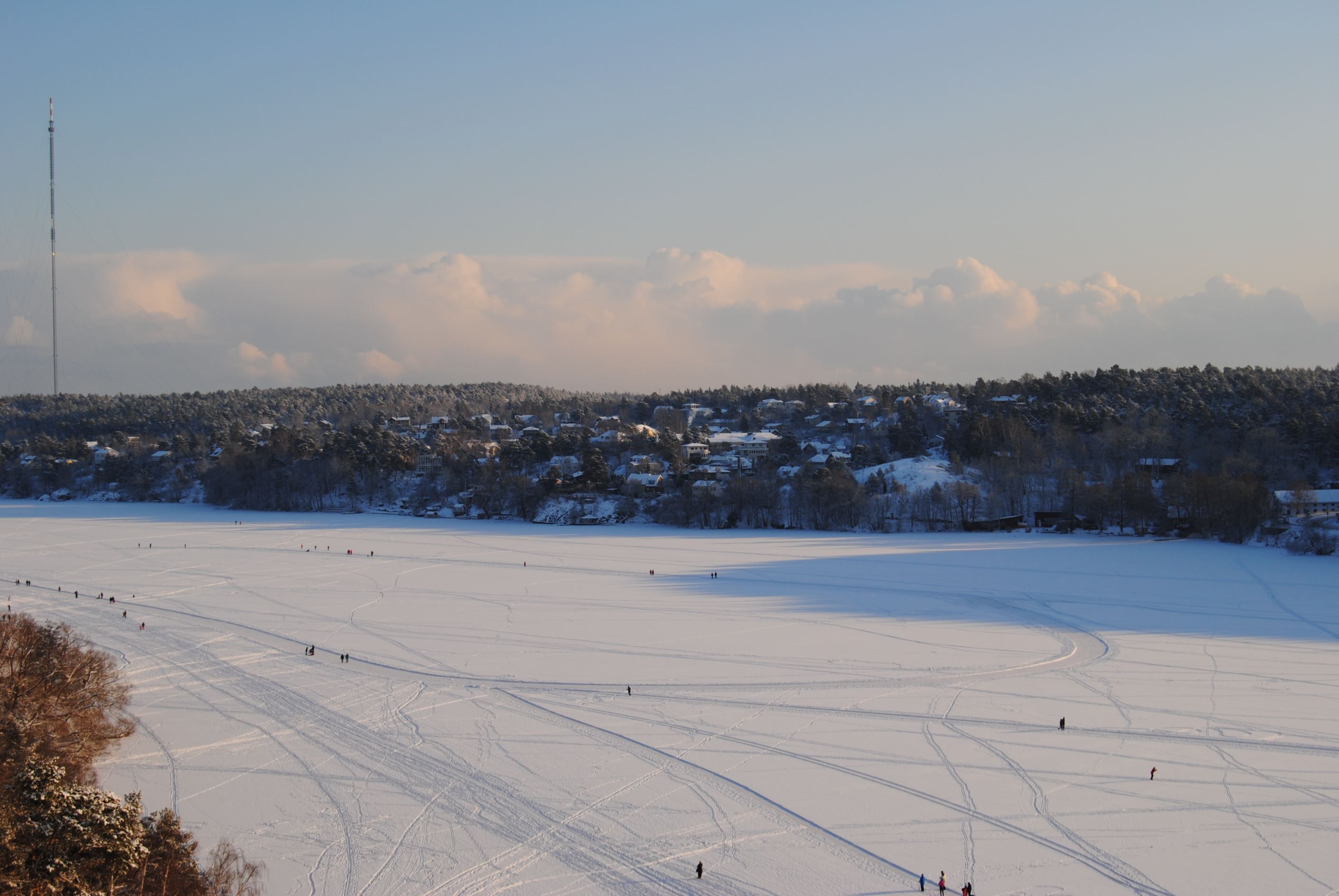 Full aktivitet på sjön under vintertid