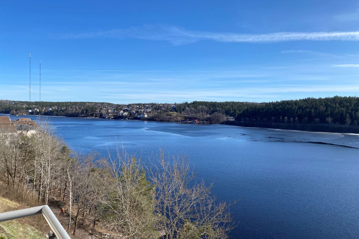 Österut ser man bort mot Nackamasterna