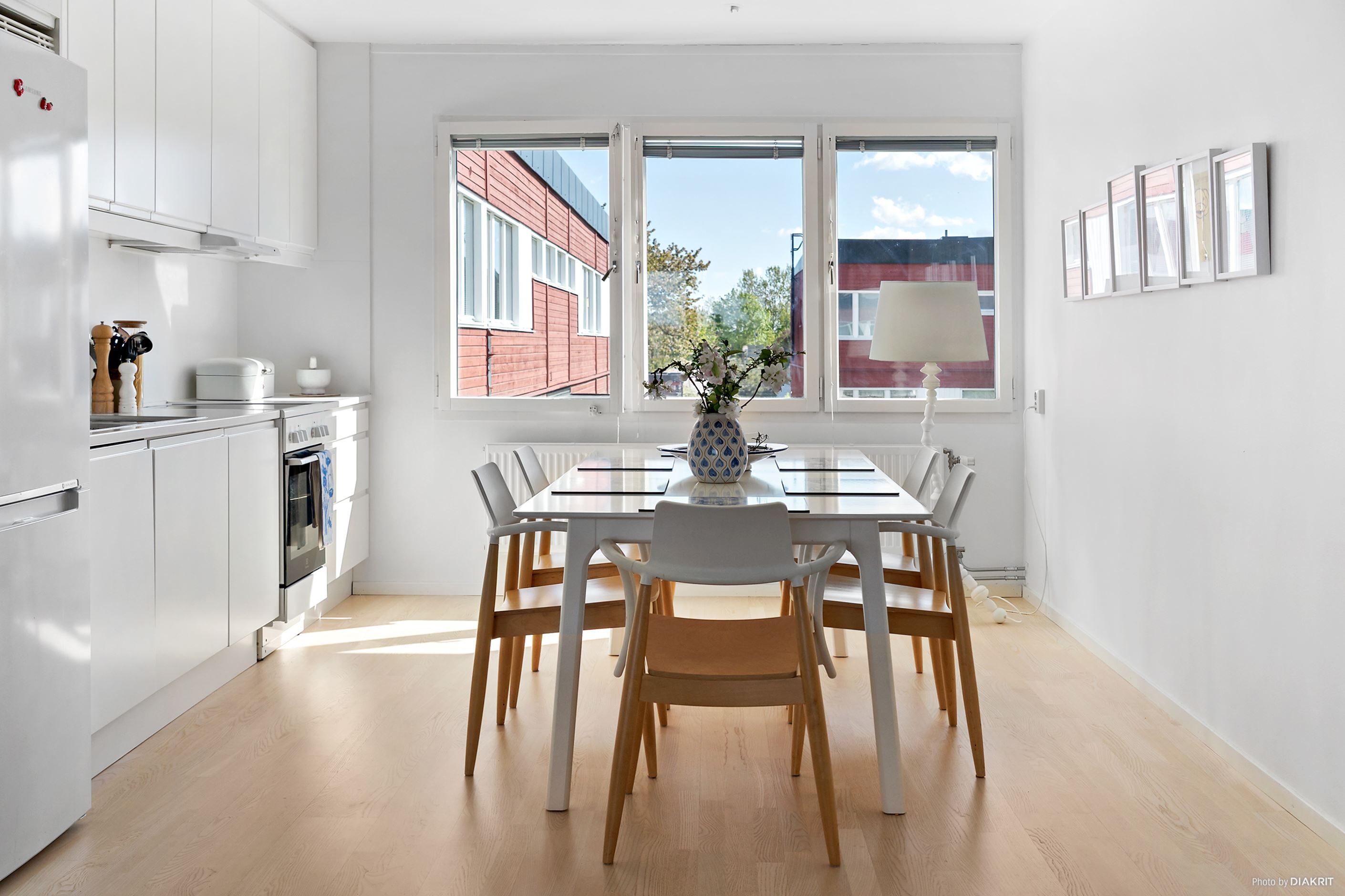 Kök med plats för matgrupp