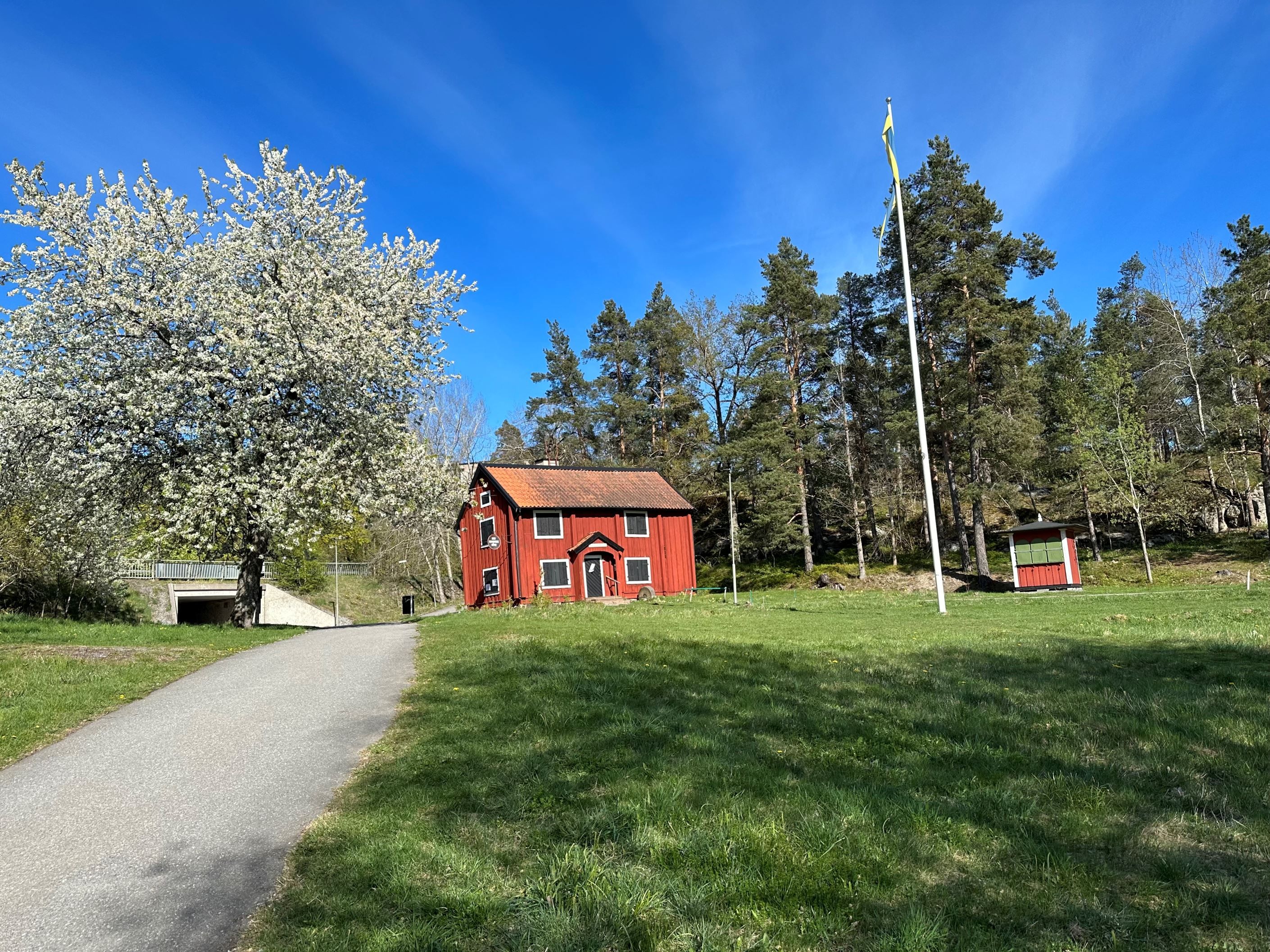 Nära den fina hembygdsgården