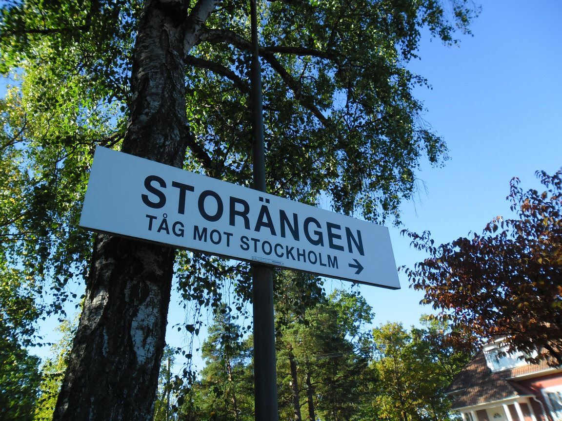 Kort promenad till Saltsjöbanan