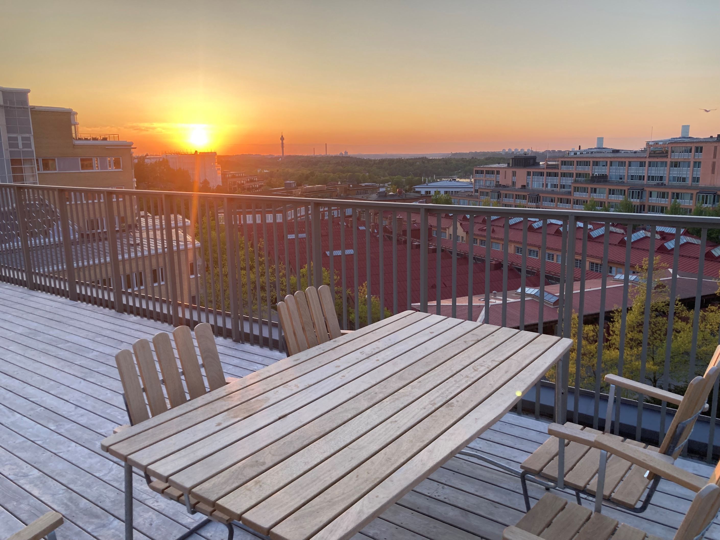 Magiska solnedgångar skådas från takterrassen