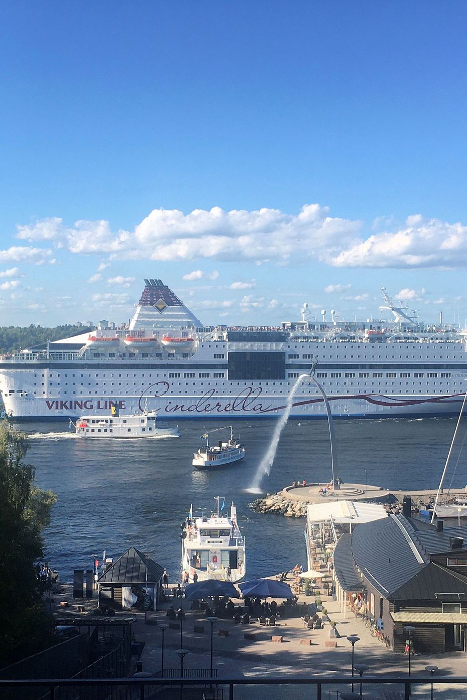 Inloppet till Stockholm passerar förbi Nacka strand