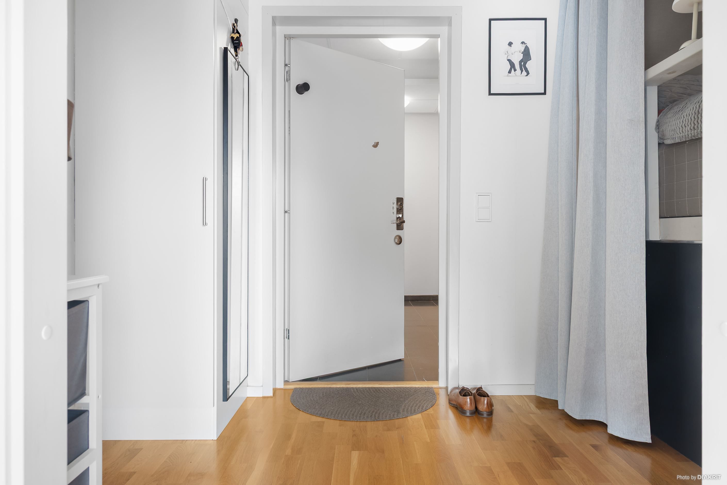 Välkomnande hall med goda förvaringsmöjligheter