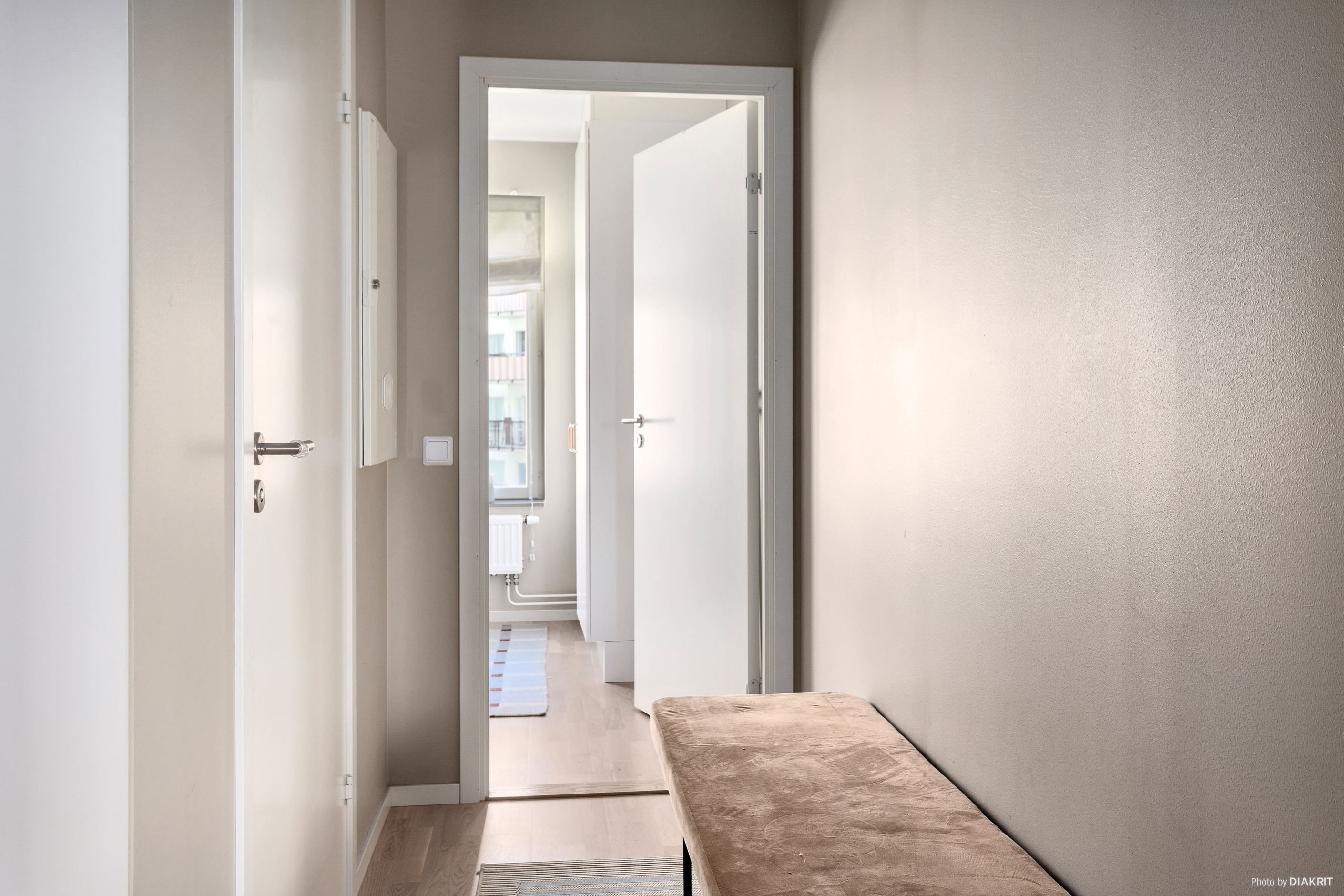 Plats för t ex sittbänk i inre delen av hallen
