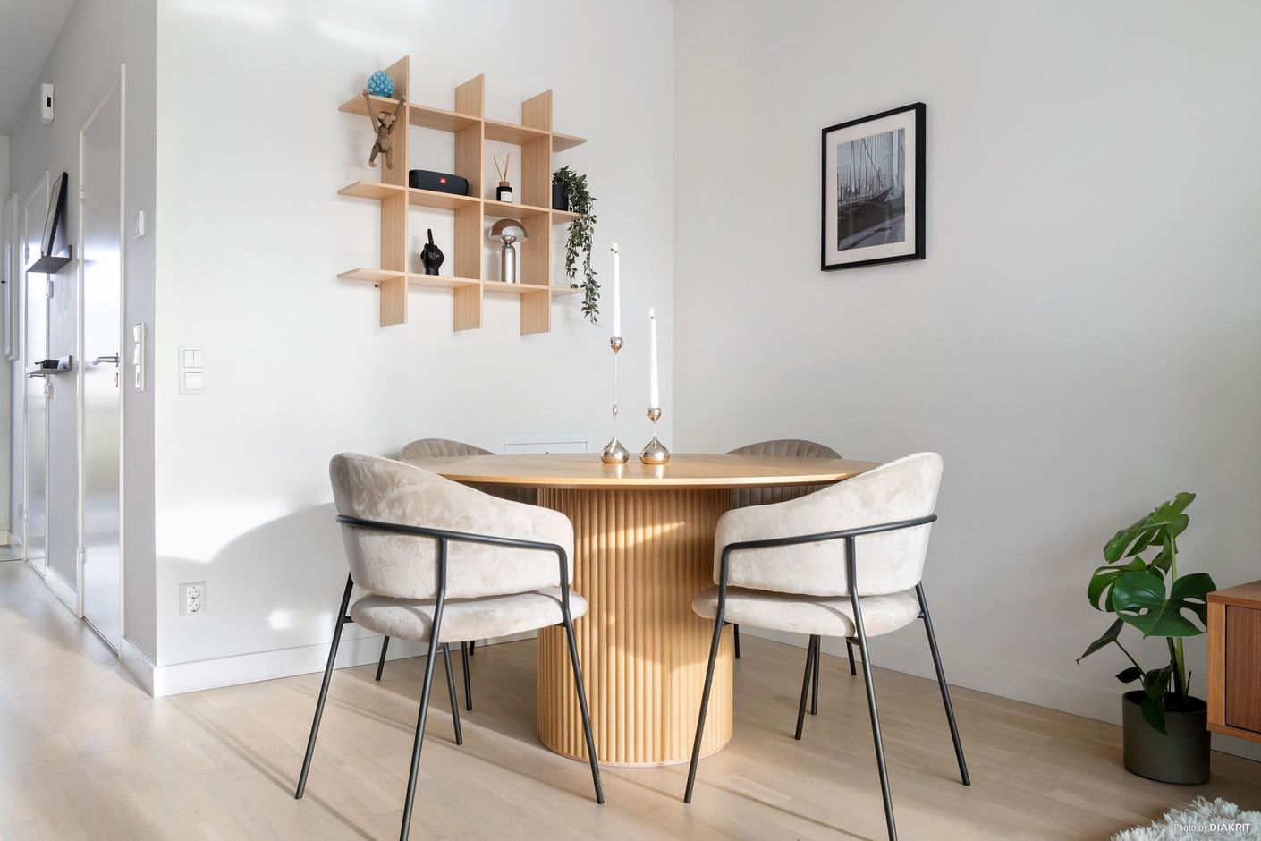 Rymligt allrum med plats för matbord