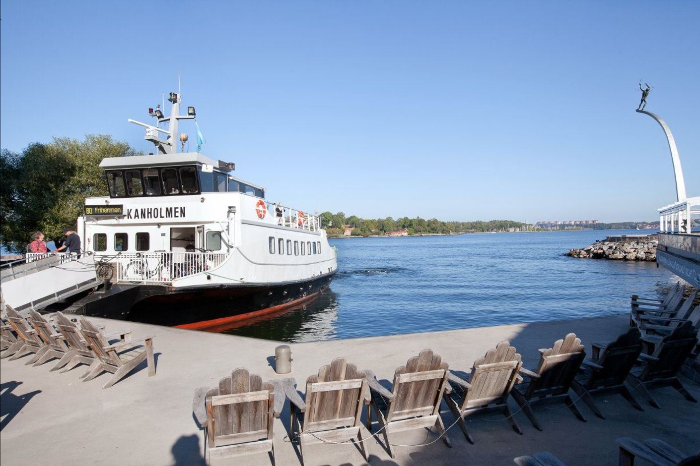 Från Nacka strand kan du ta båten in till stan eller vidare ut i skärgården