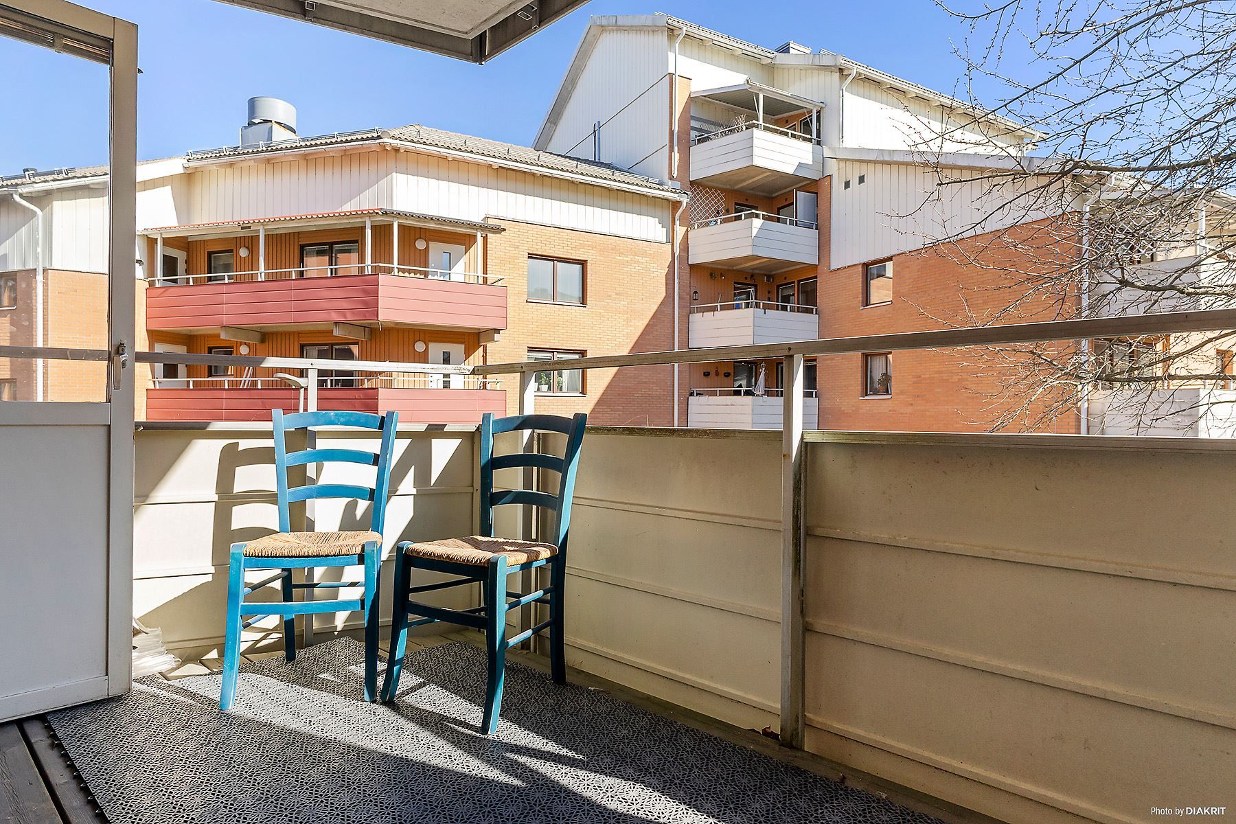 Balkongen ligger in mot den lugna innergården