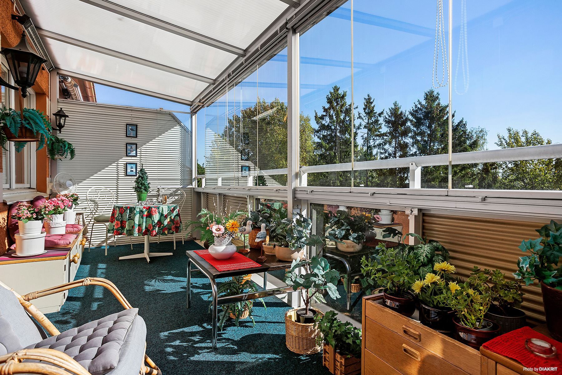Stor, inglasad balkong