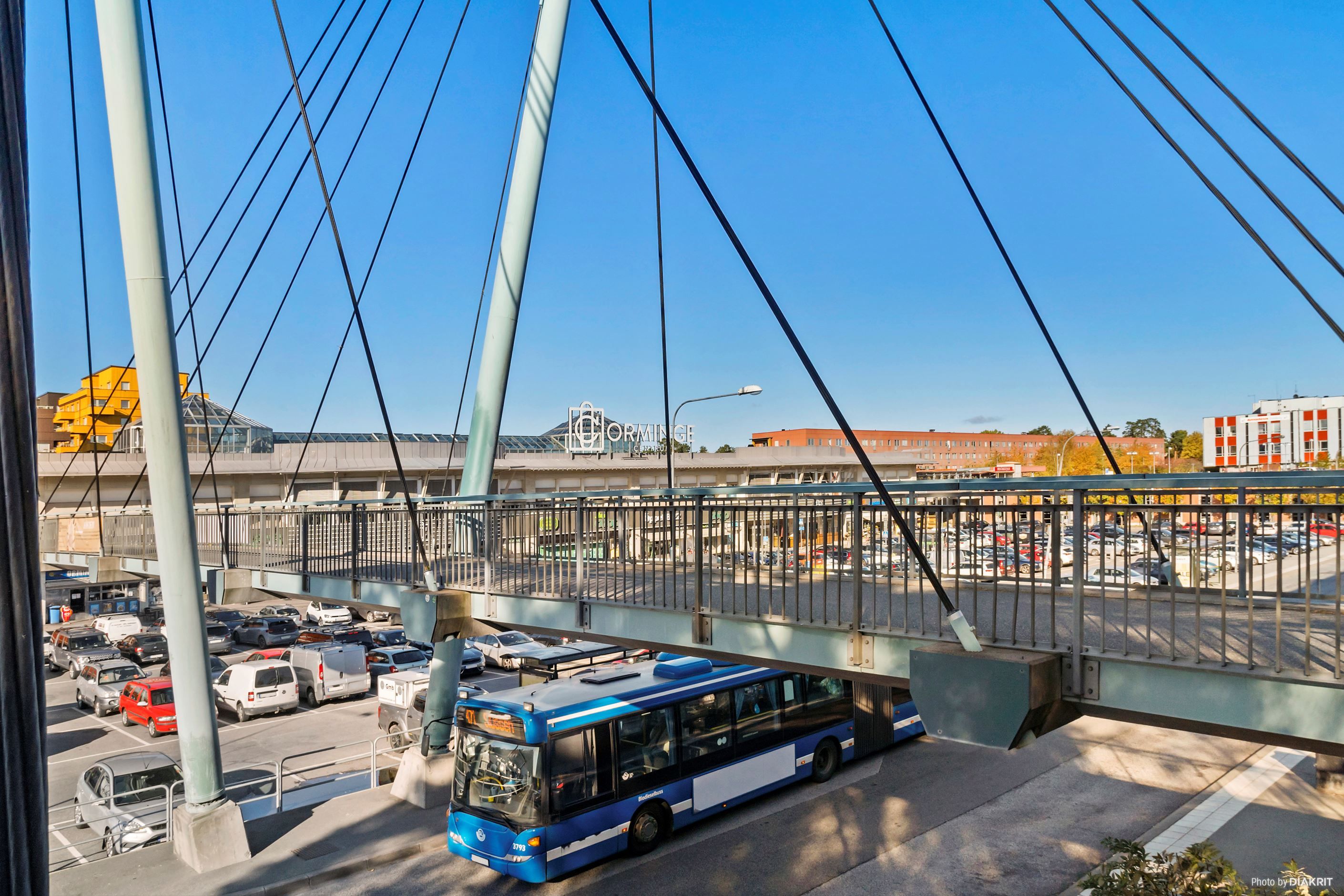 Gångbron Orminge Centrum
