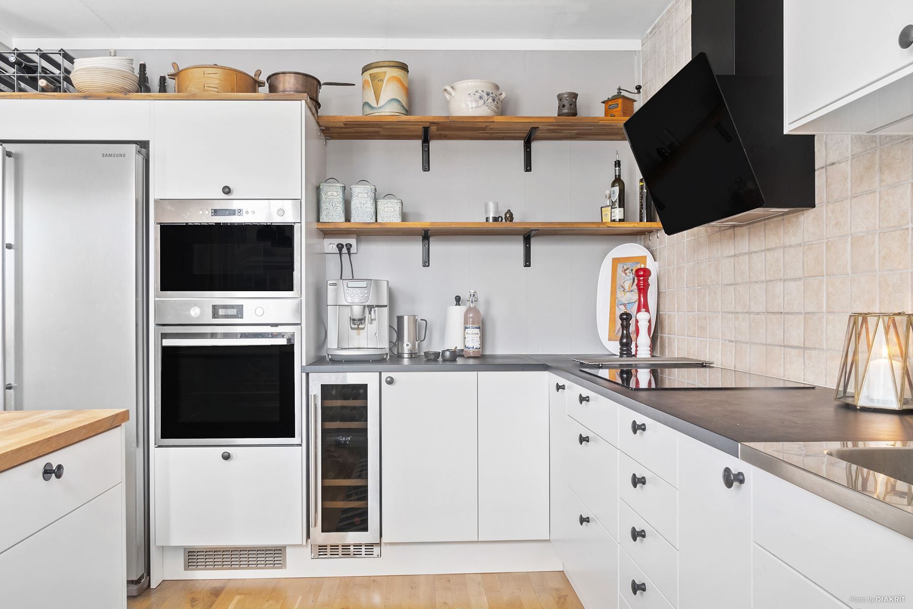 Fint kök i ljusa färger