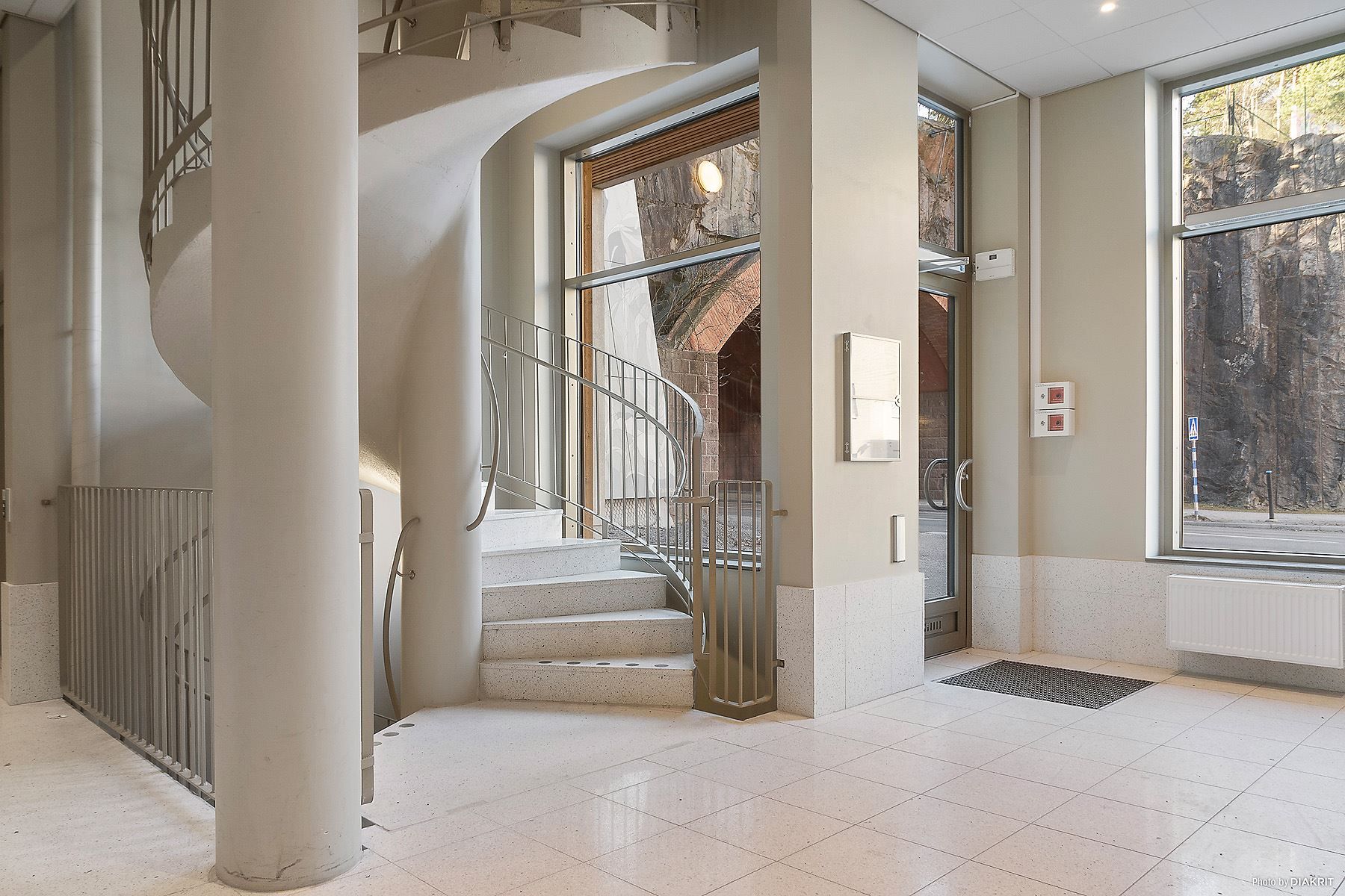 Trevlig entré till Augustendalsvägen 4A