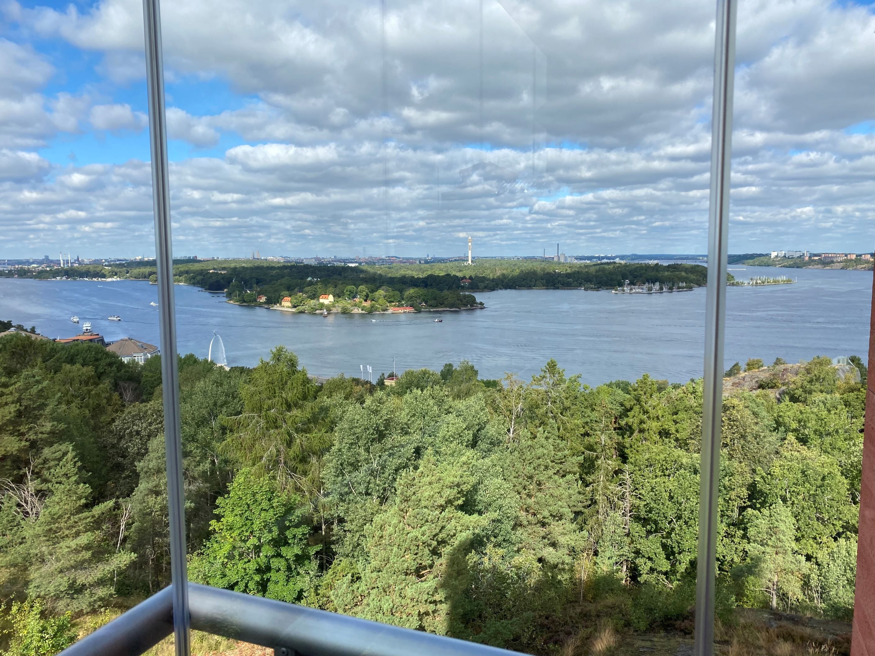 Fantastisk vy över vattnet och in mot Stockholm!
