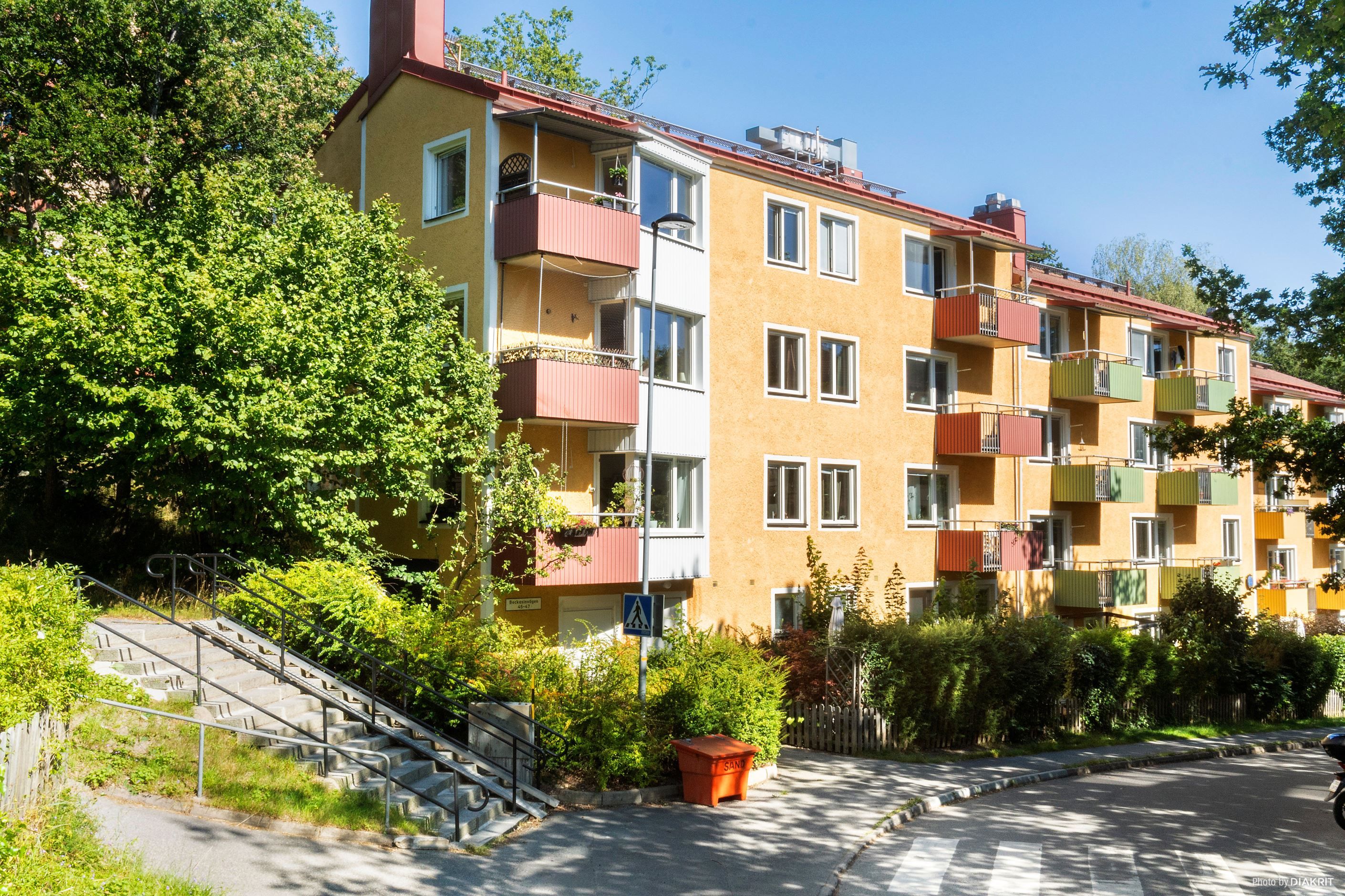 Balkongen ligger i soligt söderläge