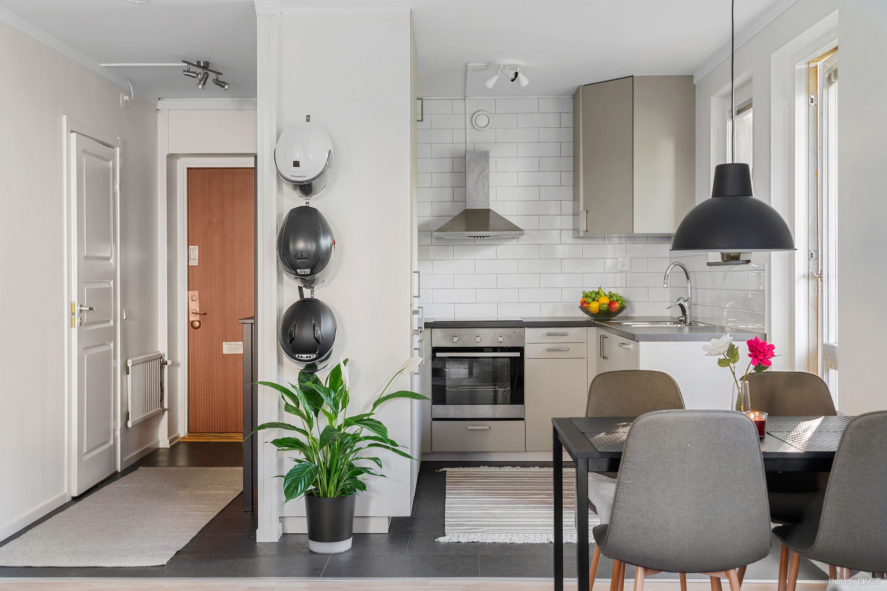 Plats för matgrupp i anslutning till köket