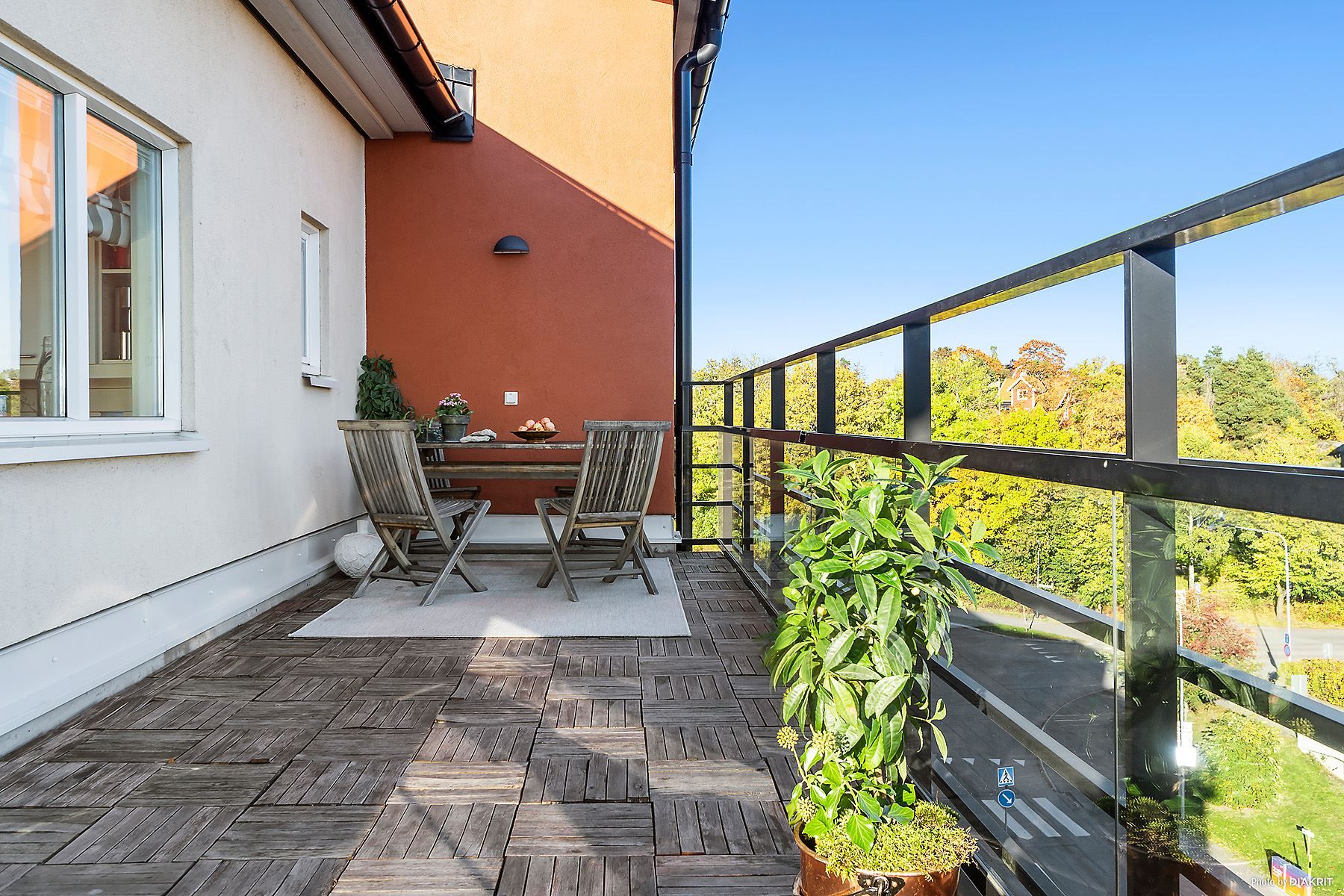 .... och en stor terrass i östläge.