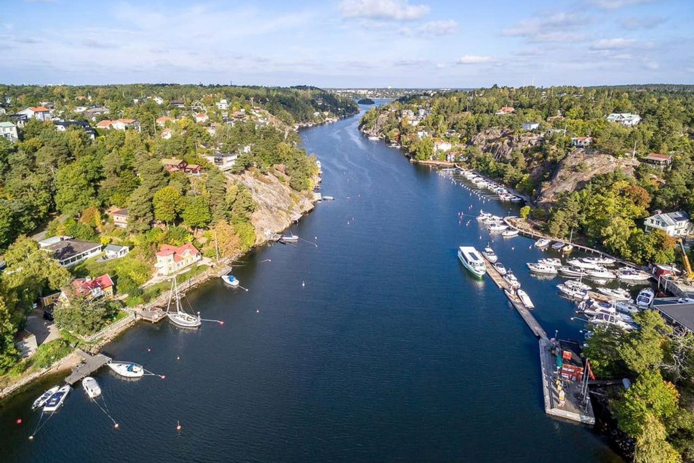 Skurusundet inbjuder till härligt båtliv och vacker natur