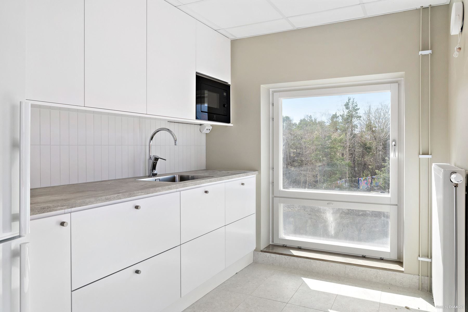 I anslutning till föreningens gemensamma takterrass finns ett pentry och en wc