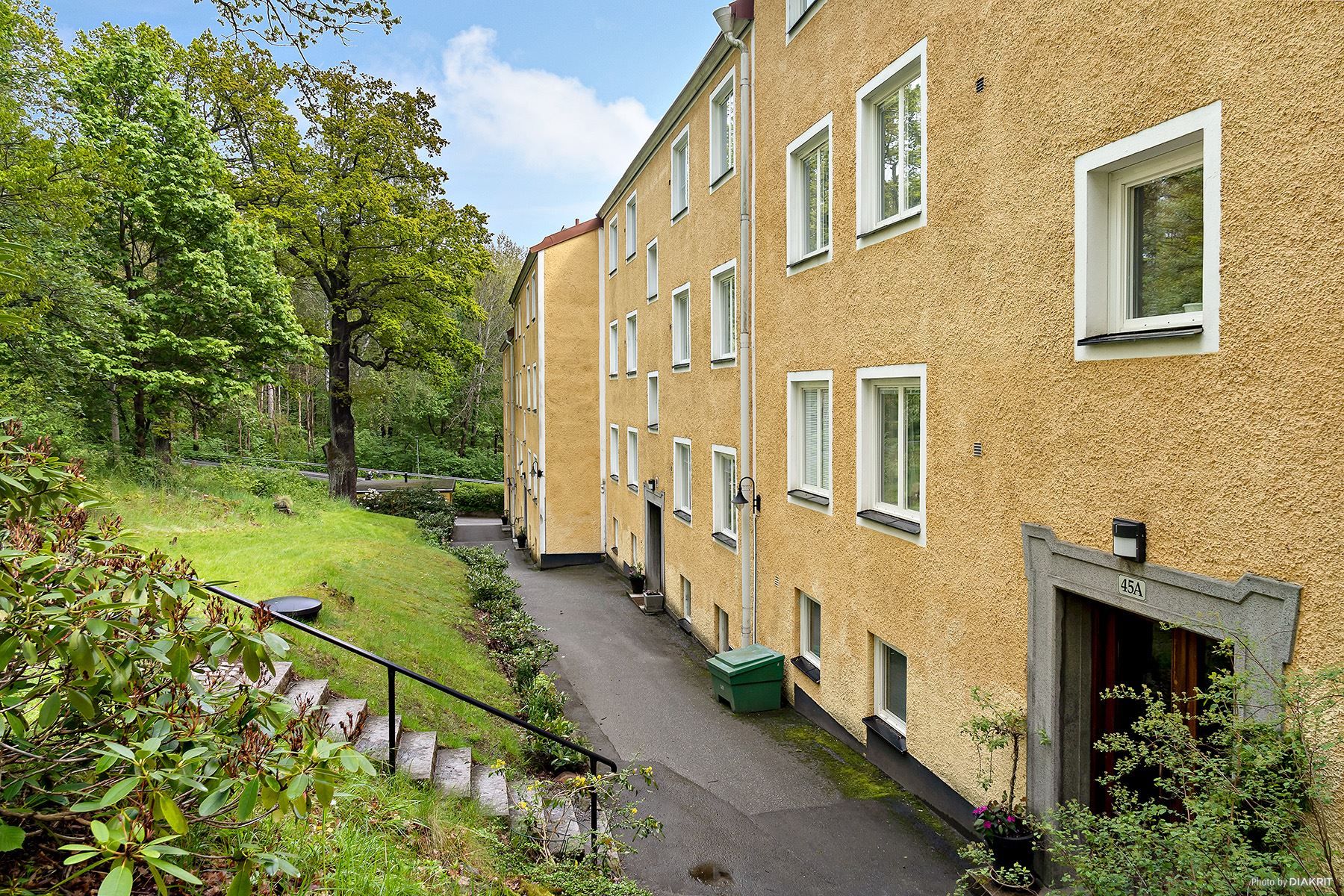 Entrén till Beckasinvägen 45A