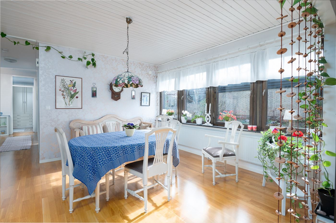 Härligt ljusinsläpp från fönsterparti