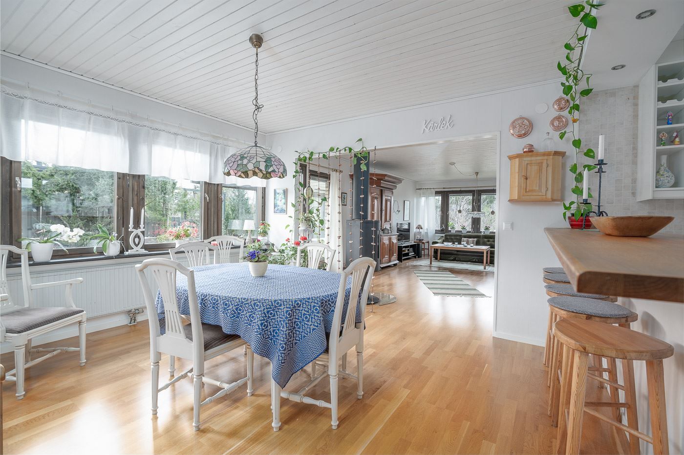 Matplats intill köksdel