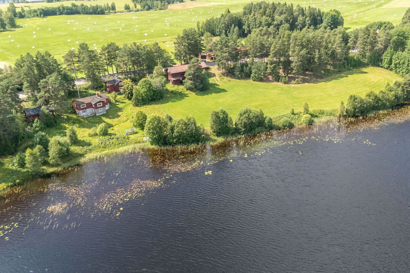 Stor lantbruksfastighet i fina Enviksbyn