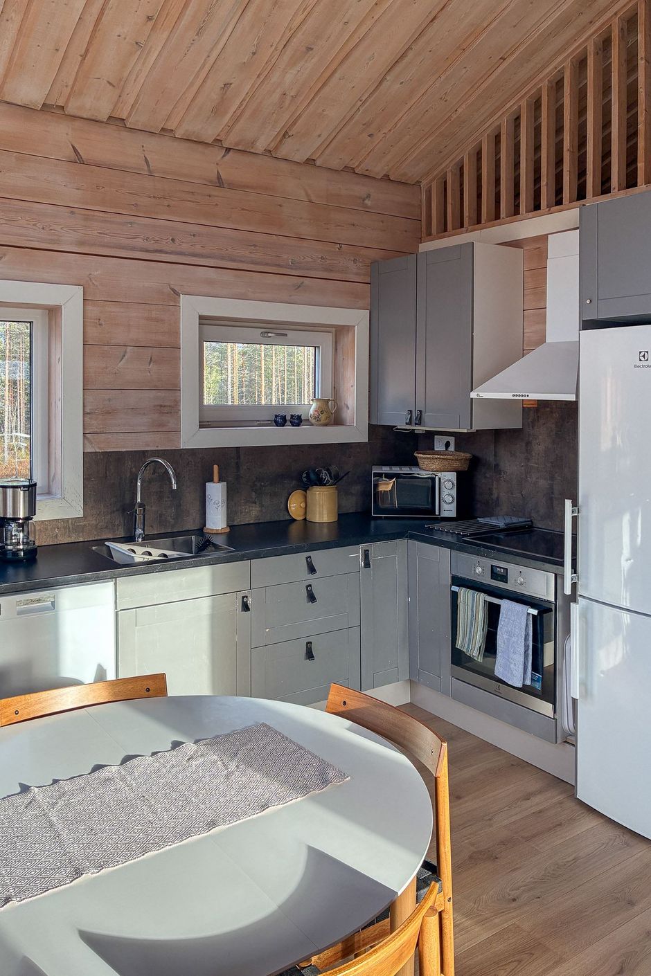 Kök i öppen planlösning mot allrum