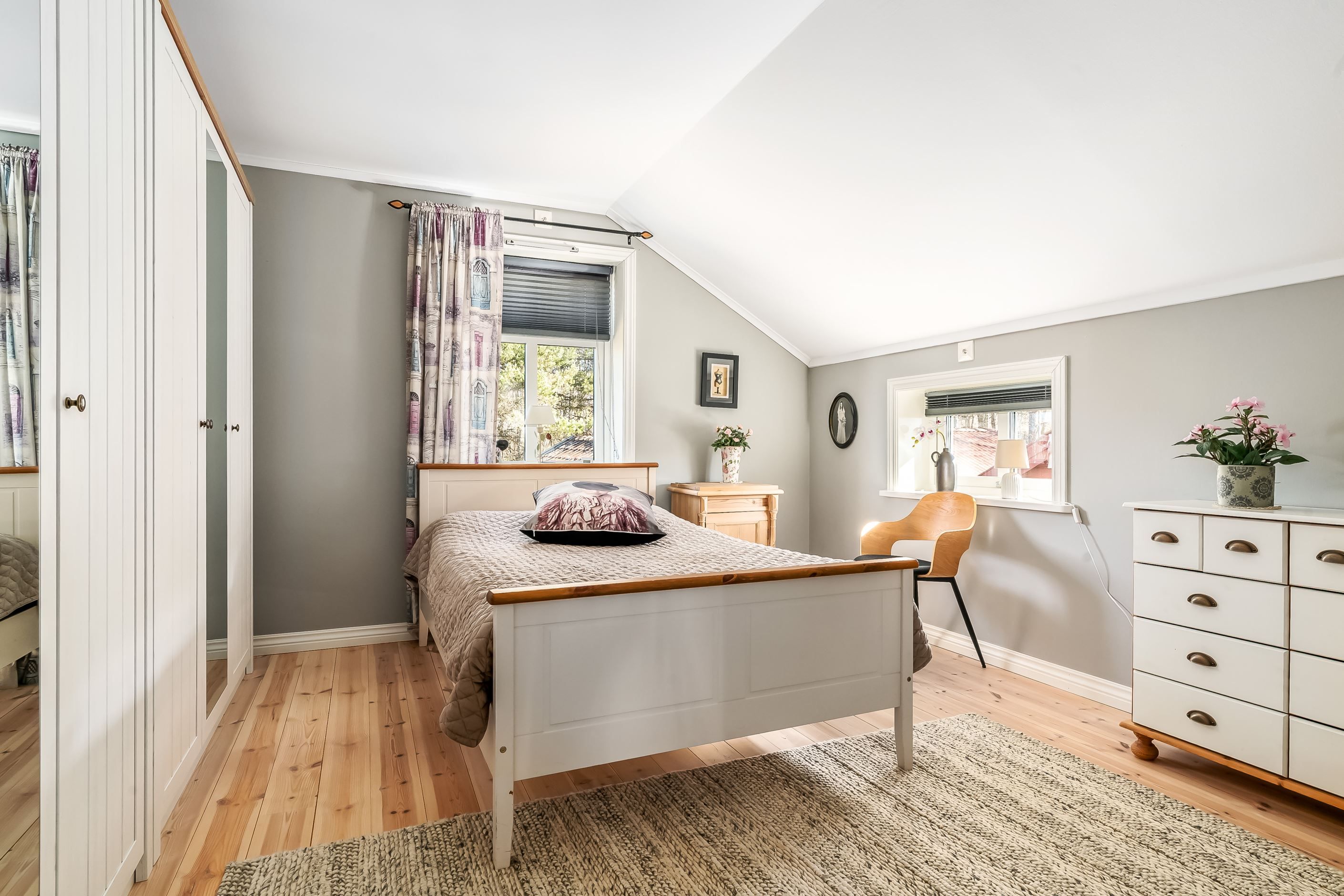 Sovrum 2 övre plan