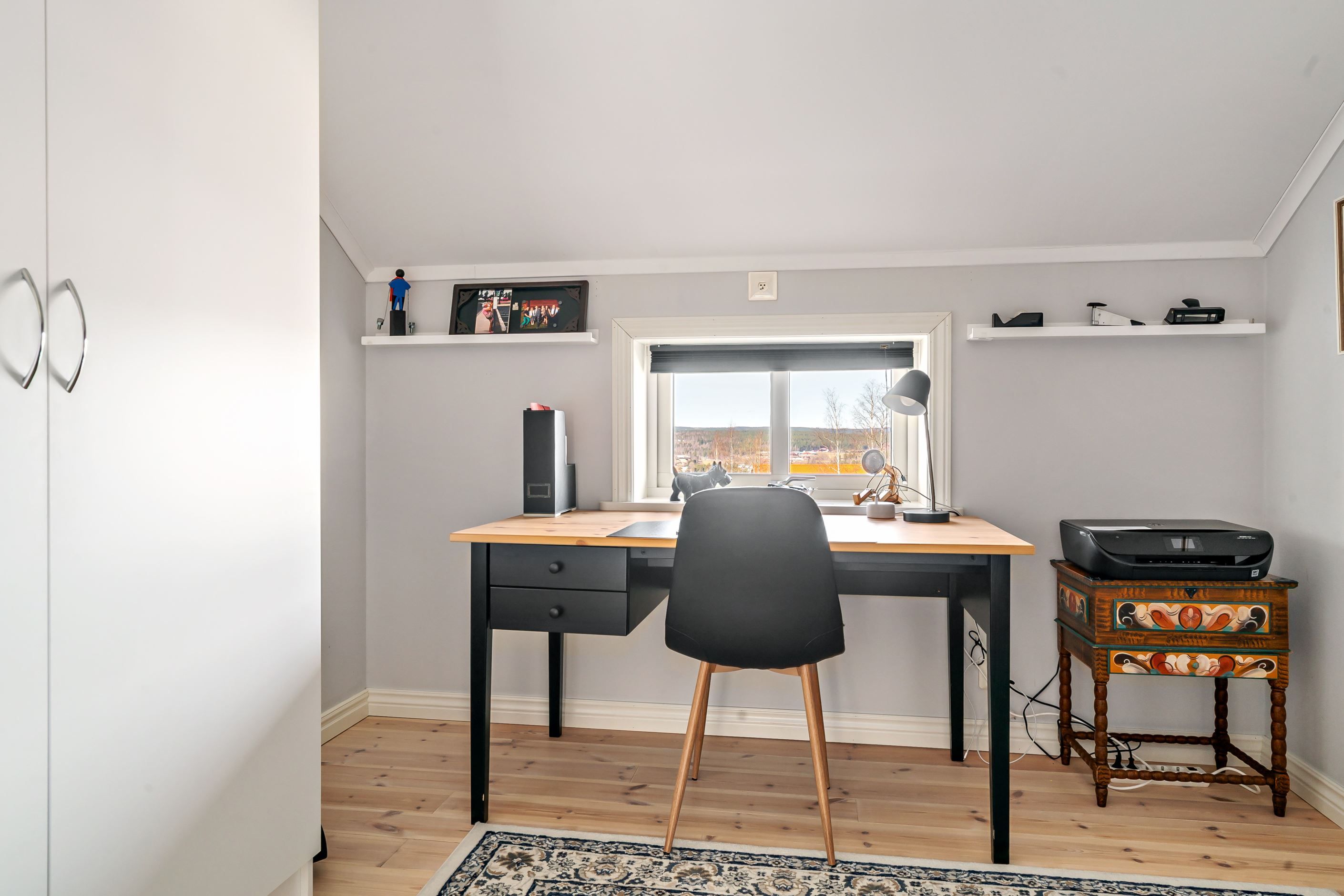 Sovrum 4/arbetsrum övre plan