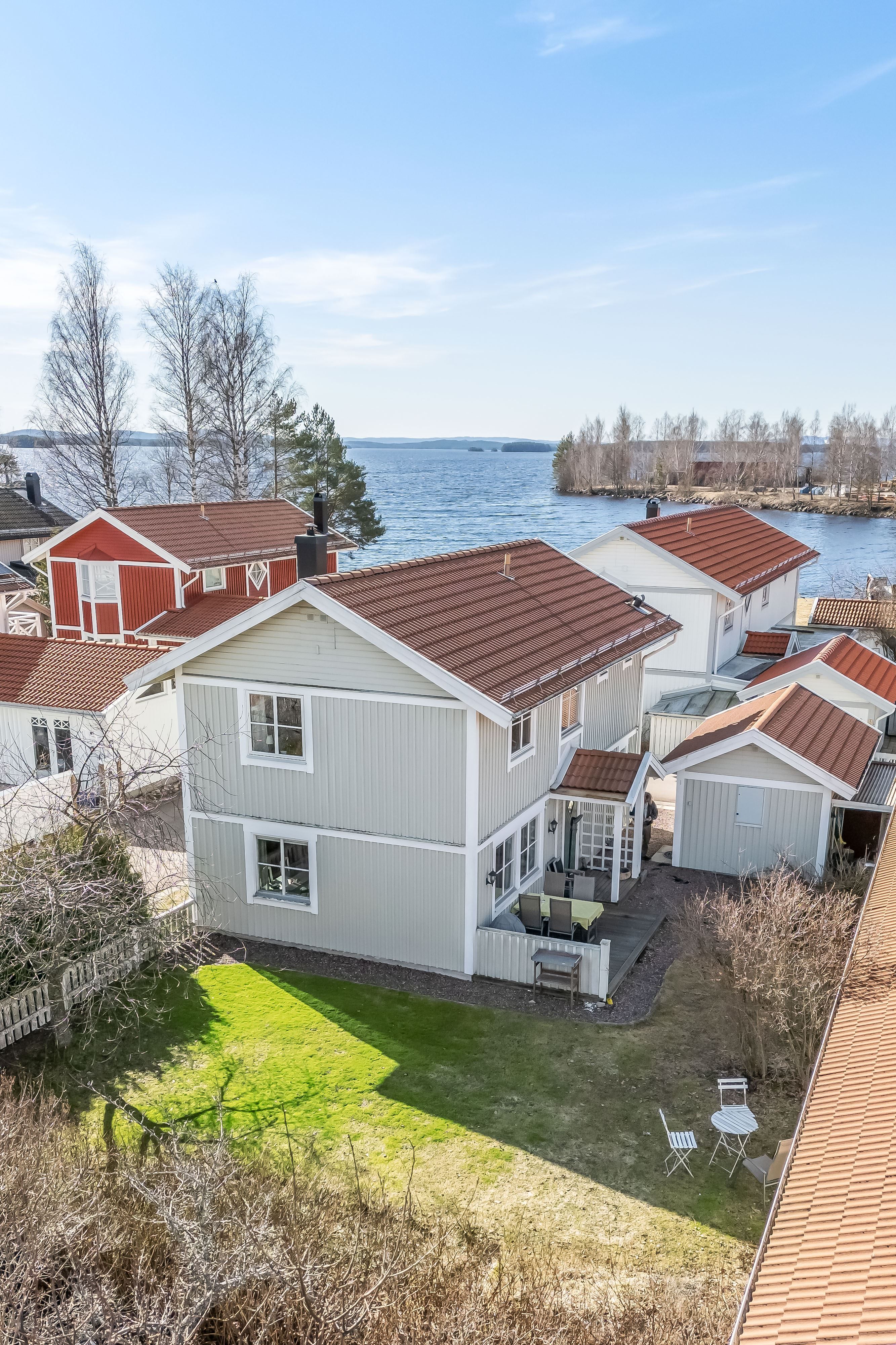 Södra Strömvägen 6- Ett sjönära boende