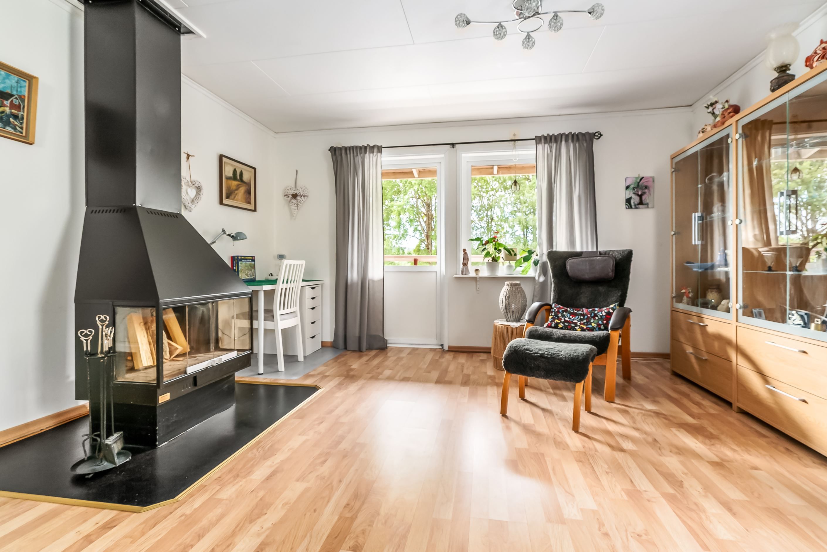 Kamin i vardagsrummet