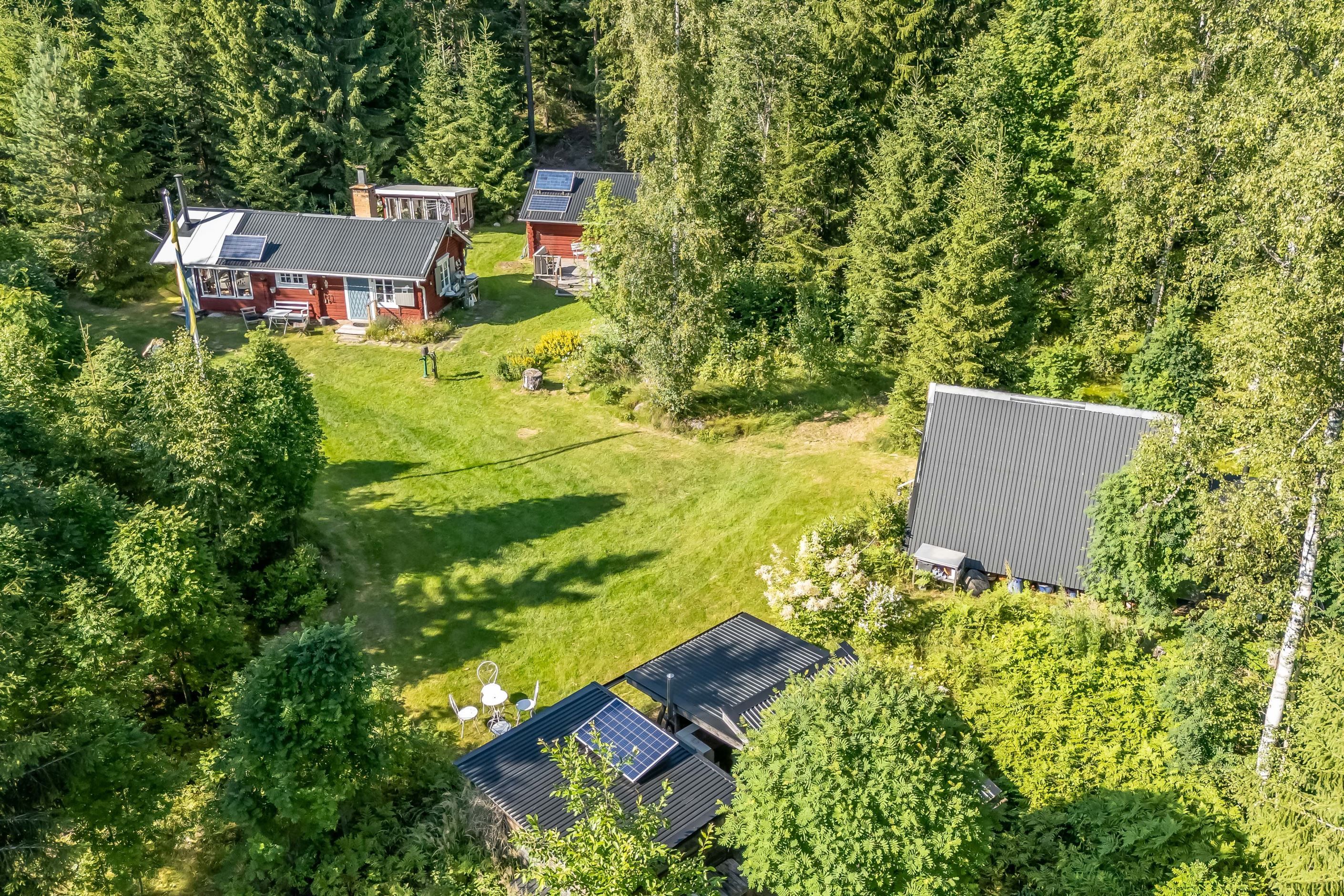 Tomten med samtliga byggnader