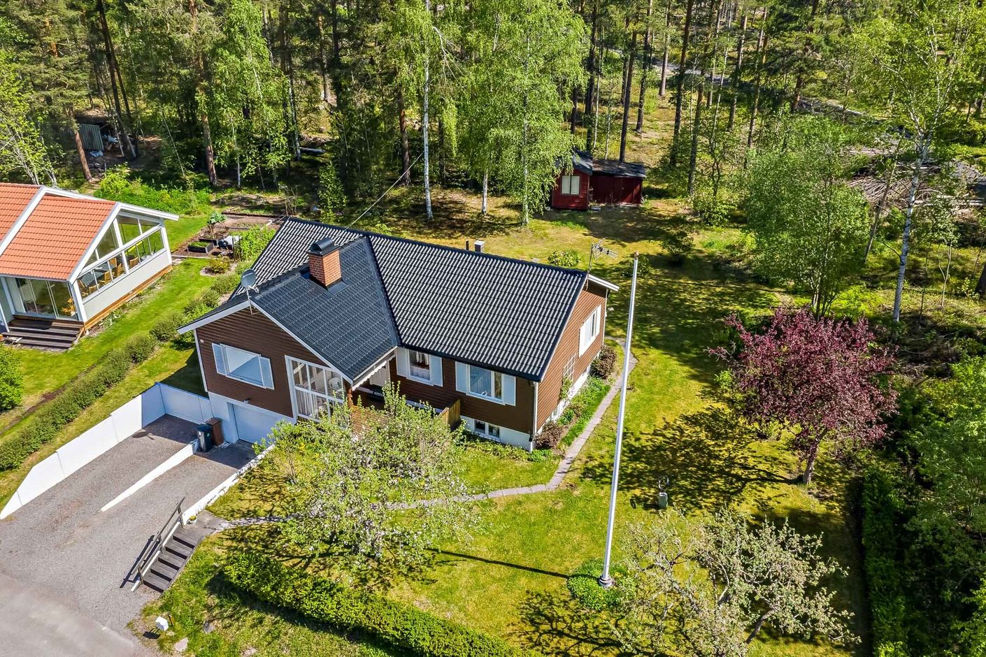 Unga singlar med lgre utbildning och lga inkomster i frortsomrden till sm- och medelstora stder. I Hosj bor 50% kvinnor och 50% mn. Vanliga intressen Vallvgen 2C Dalarnas ln, Falun - satisfaction-survey.net