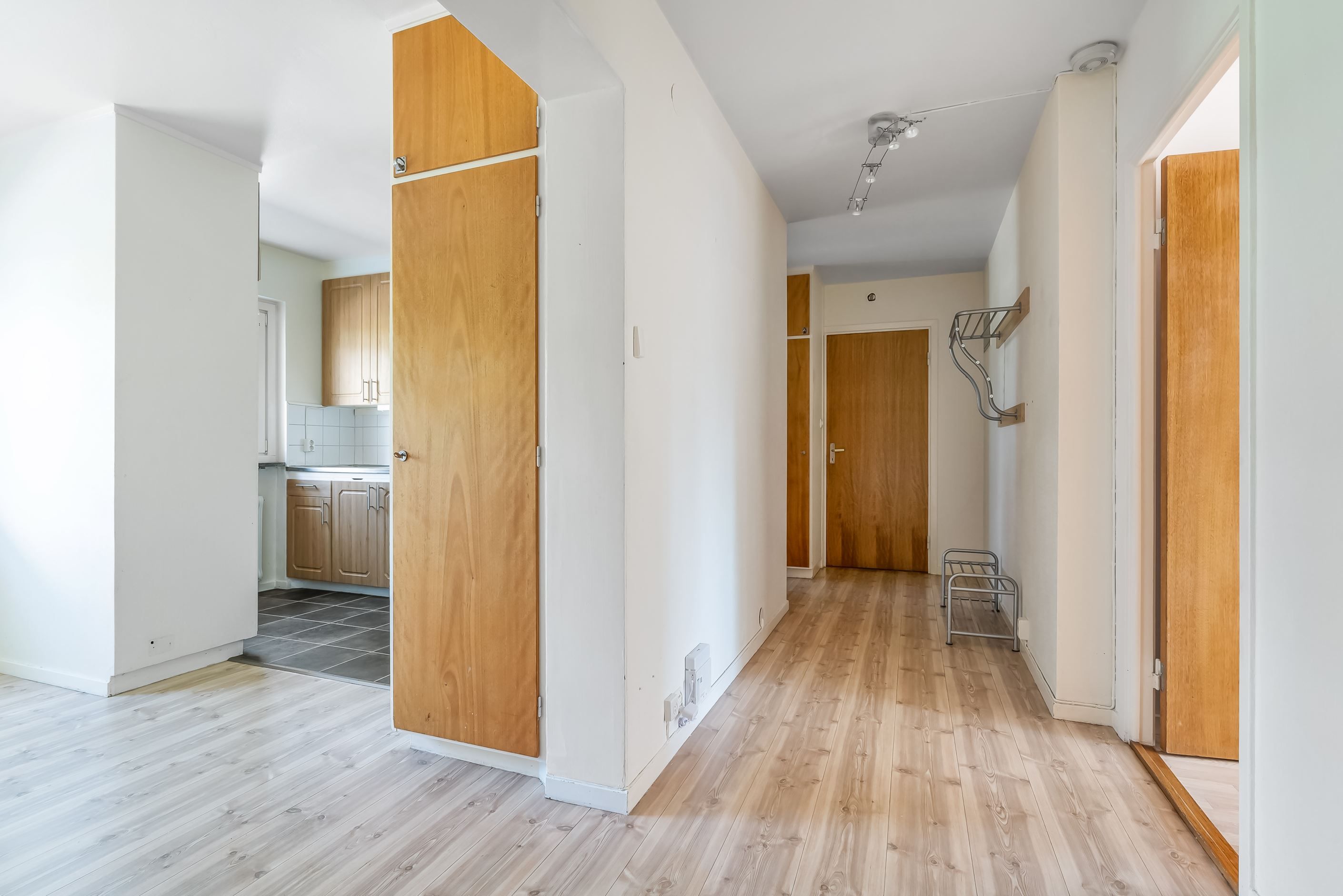 Kök mot rymlig hall
