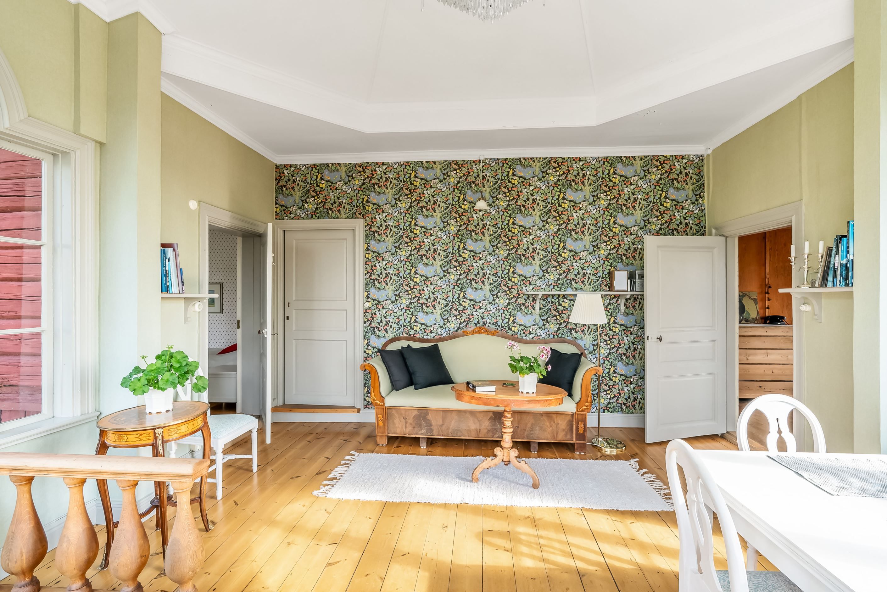 Sommardelen med glasveranda